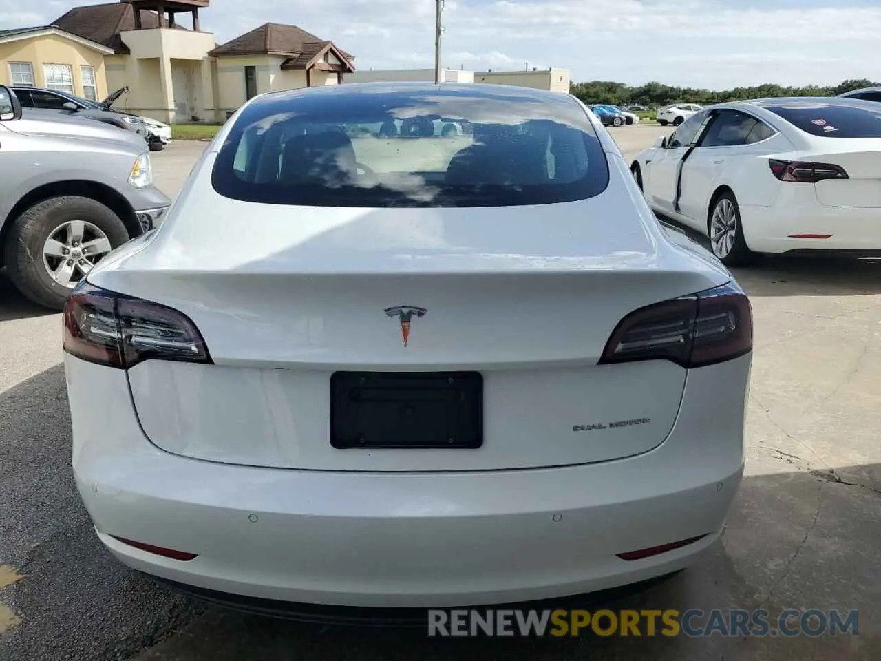 6 Photograph of a damaged car 5YJ3E1EB9MF924345 TESLA MODEL 3 2021