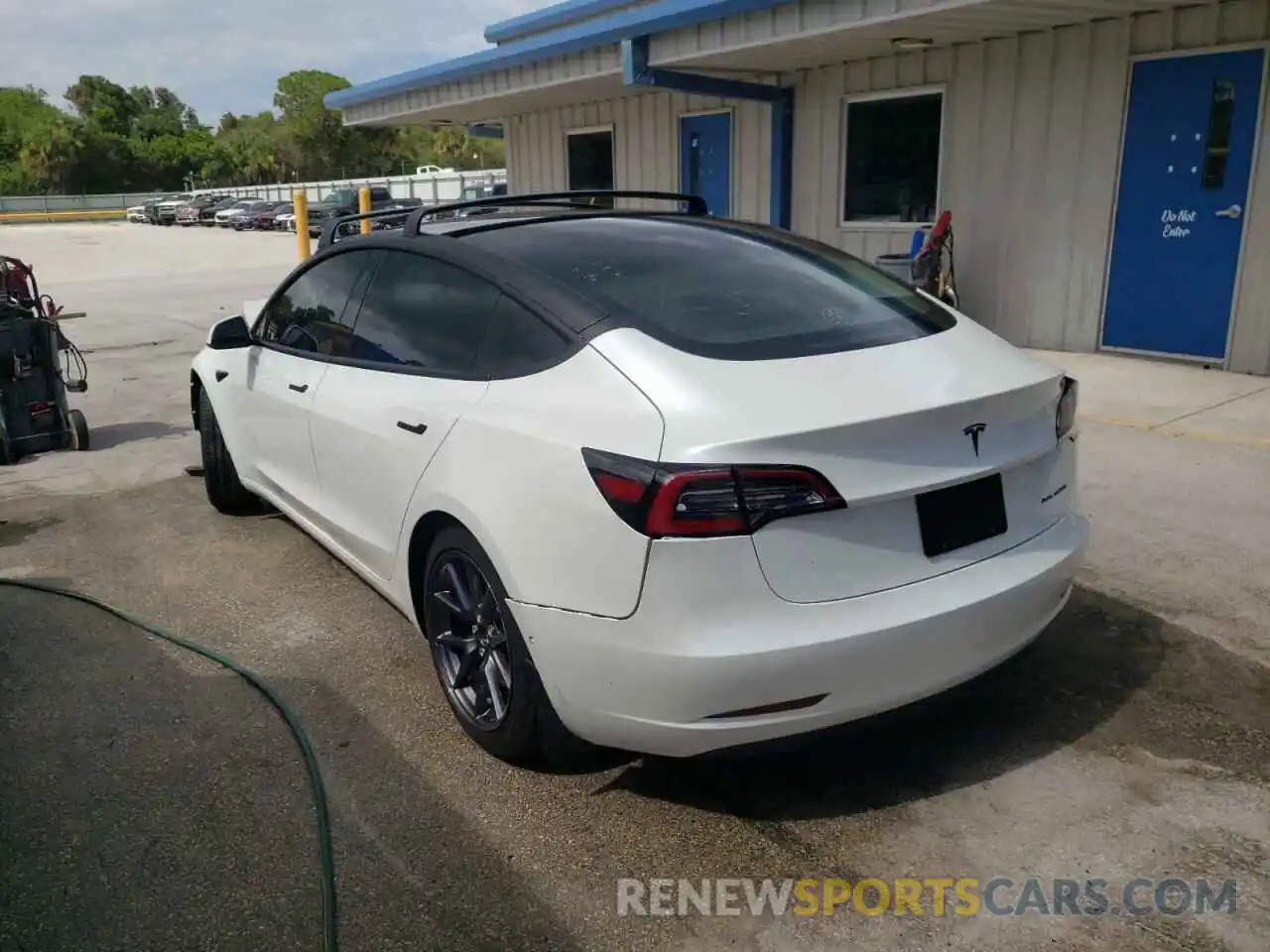 3 Photograph of a damaged car 5YJ3E1EB9MF974324 TESLA MODEL 3 2021