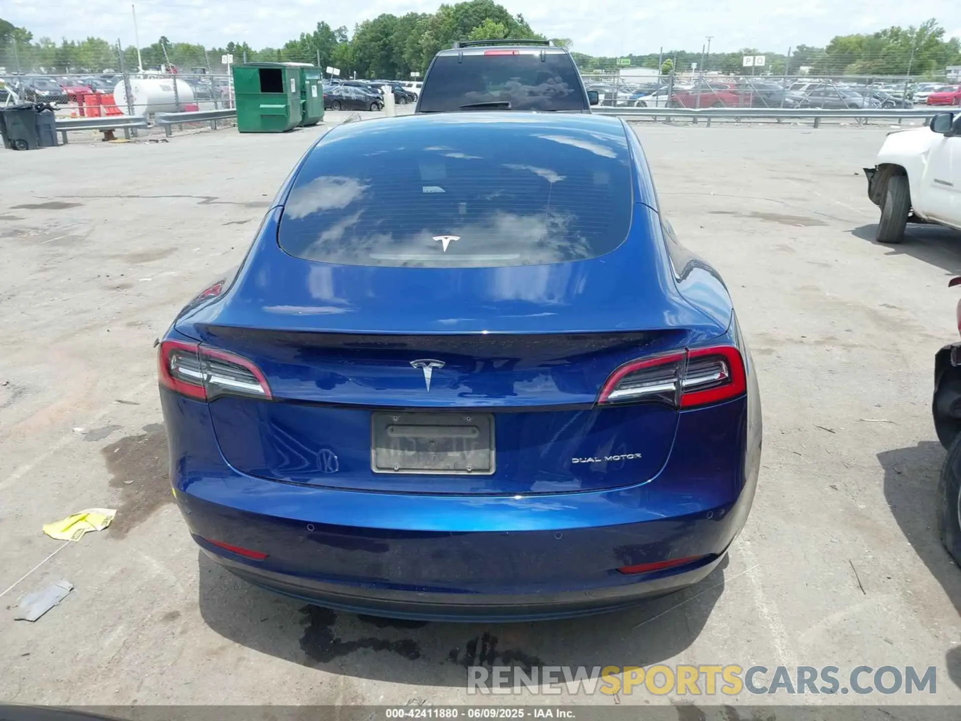 17 Photograph of a damaged car 5YJ3E1EB9MF974887 TESLA MODEL 3 2021