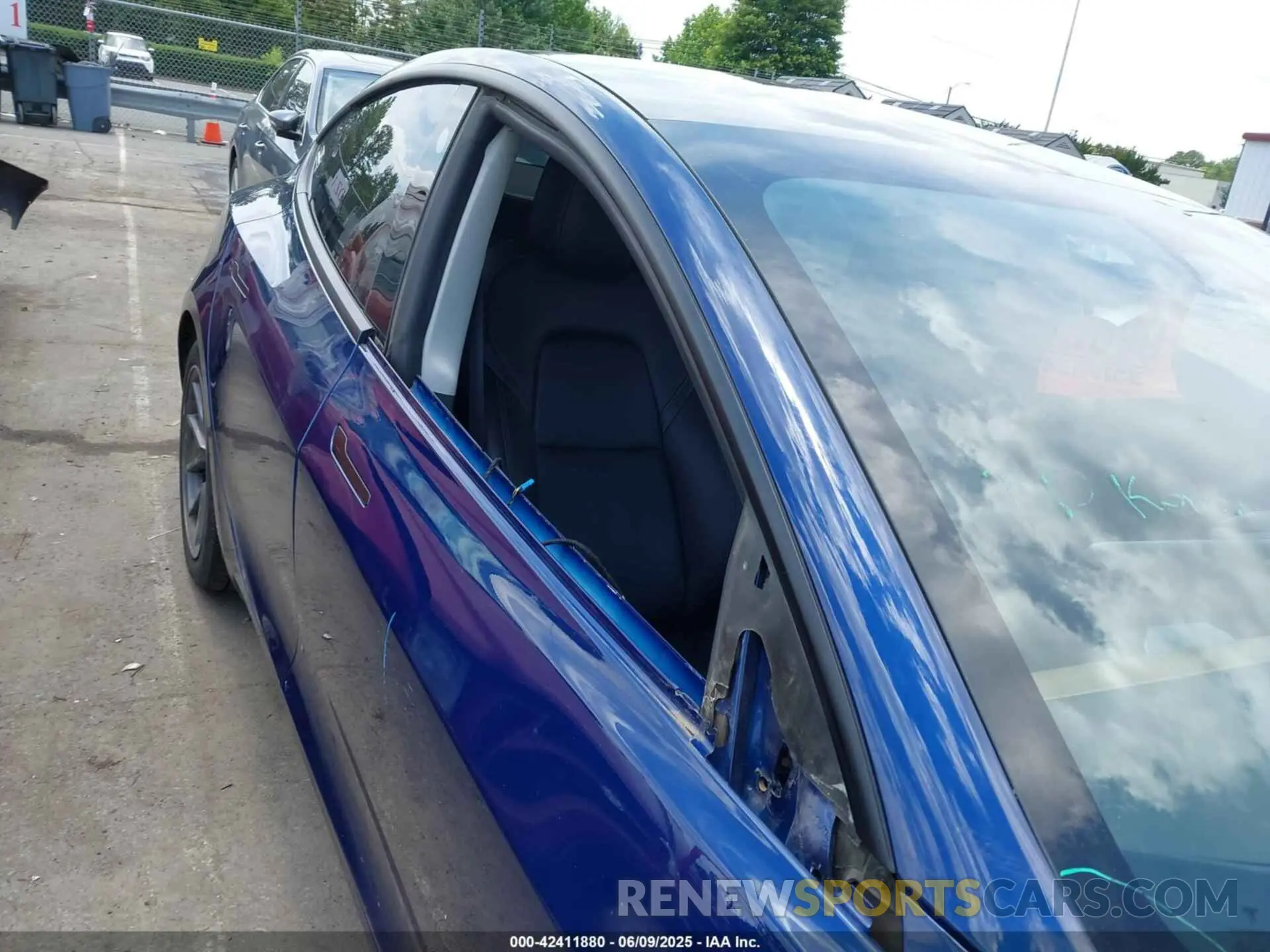 21 Photograph of a damaged car 5YJ3E1EB9MF974887 TESLA MODEL 3 2021