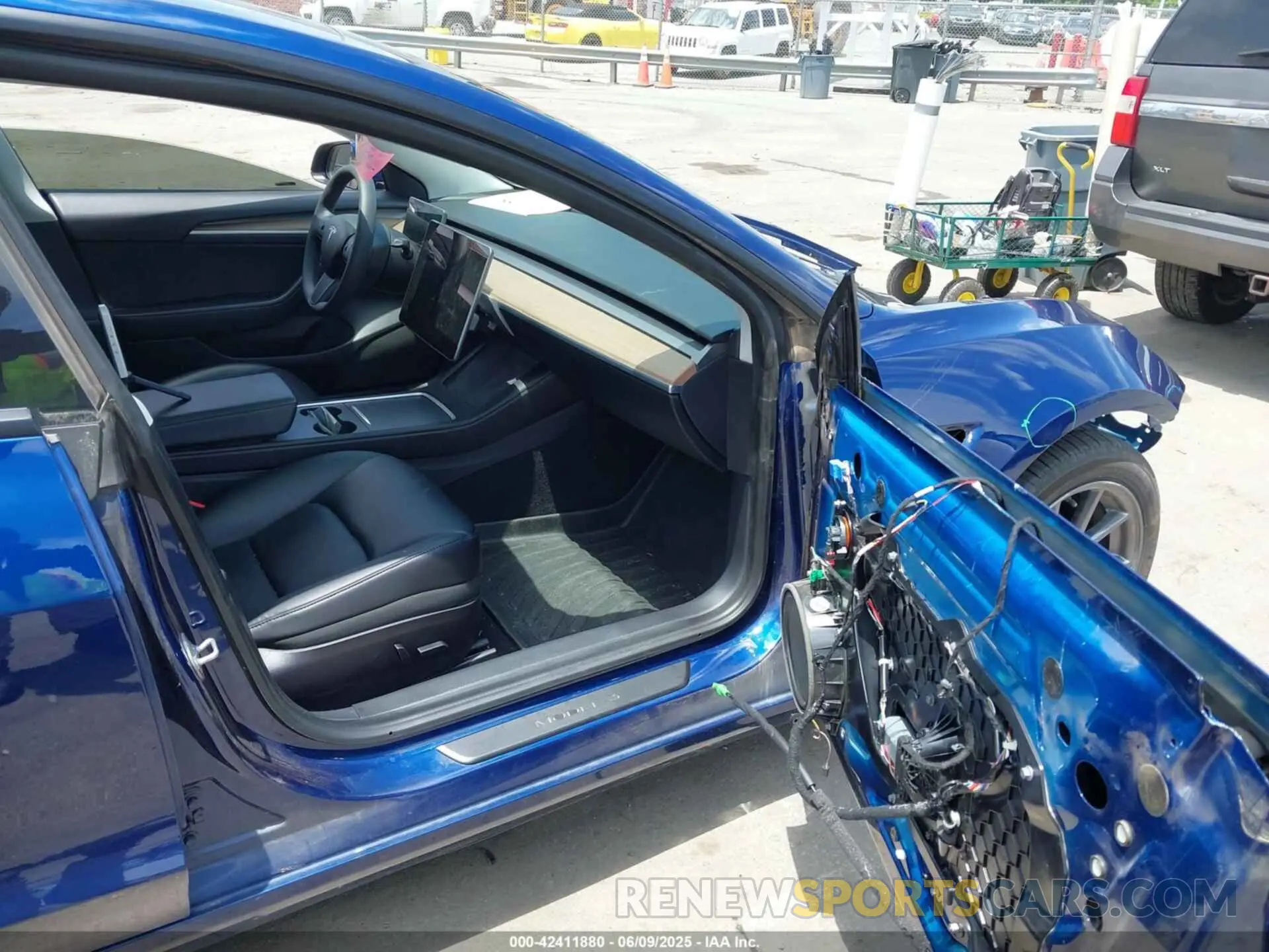5 Photograph of a damaged car 5YJ3E1EB9MF974887 TESLA MODEL 3 2021