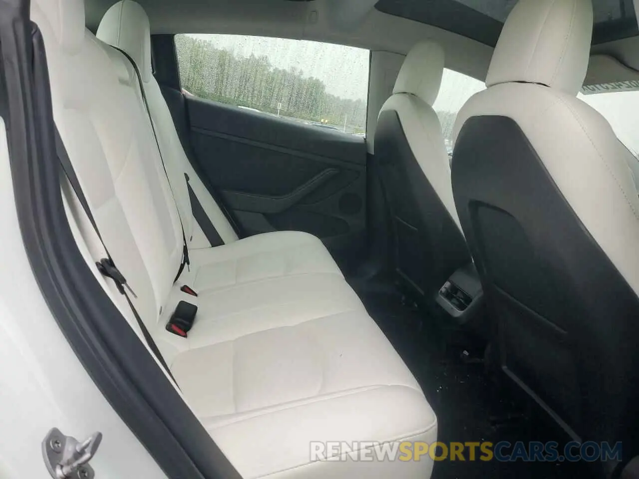 10 Photograph of a damaged car 5YJ3E1EB9MF975490 TESLA MODEL 3 2021