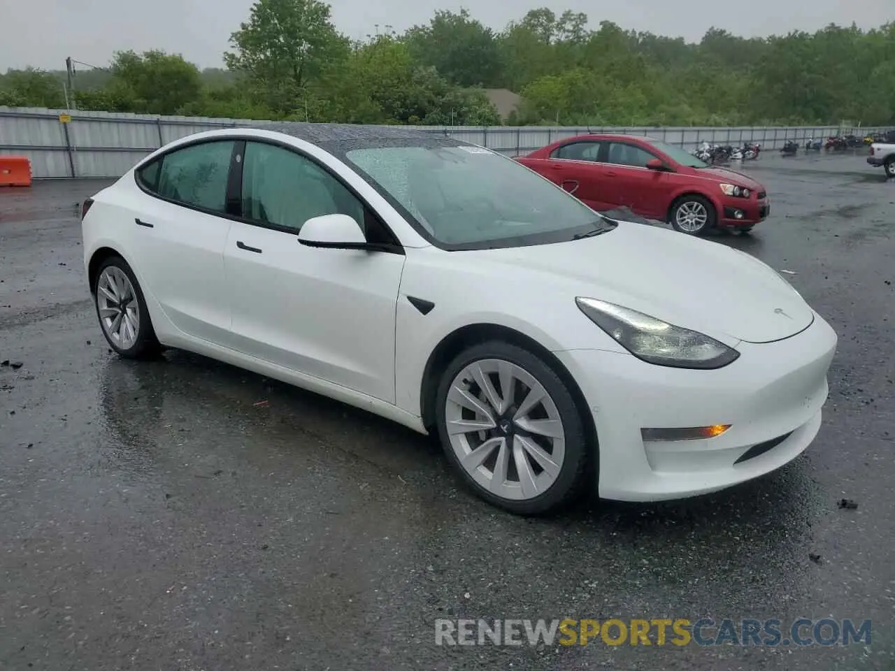 4 Photograph of a damaged car 5YJ3E1EB9MF975490 TESLA MODEL 3 2021
