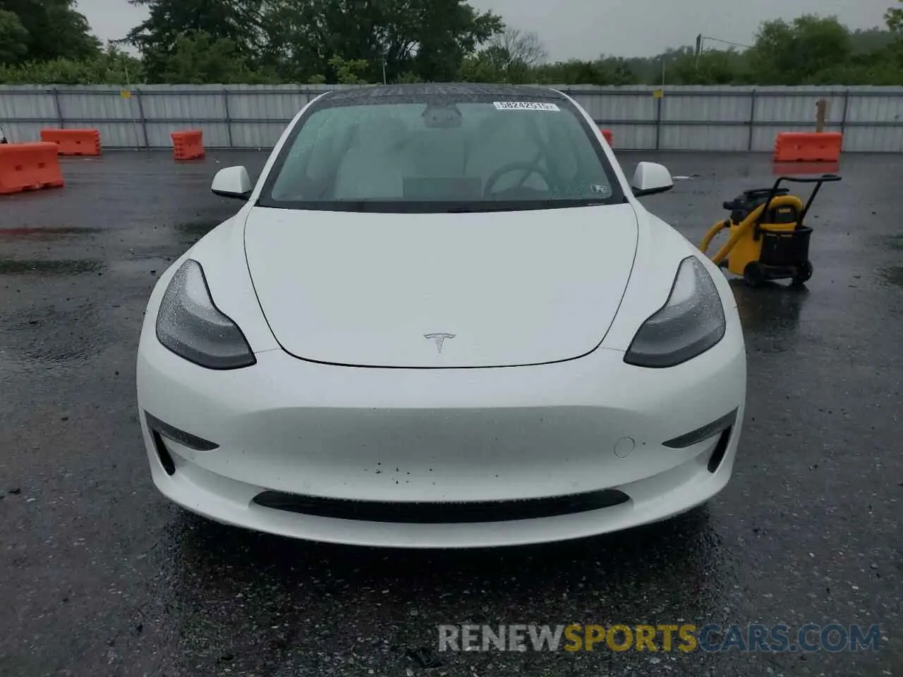 5 Photograph of a damaged car 5YJ3E1EB9MF975490 TESLA MODEL 3 2021