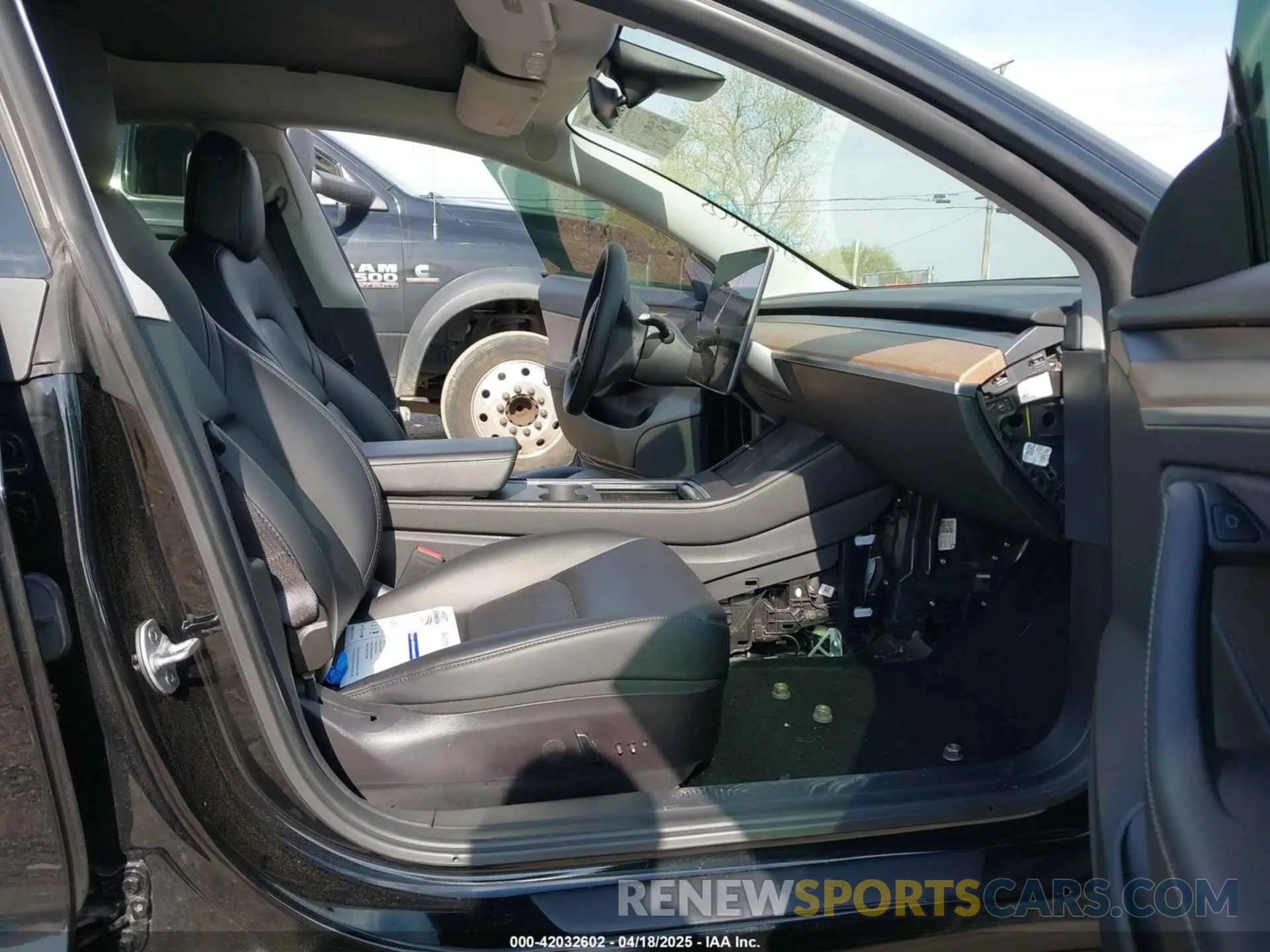 5 Photograph of a damaged car 5YJ3E1EBXMF974946 TESLA MODEL 3 2021