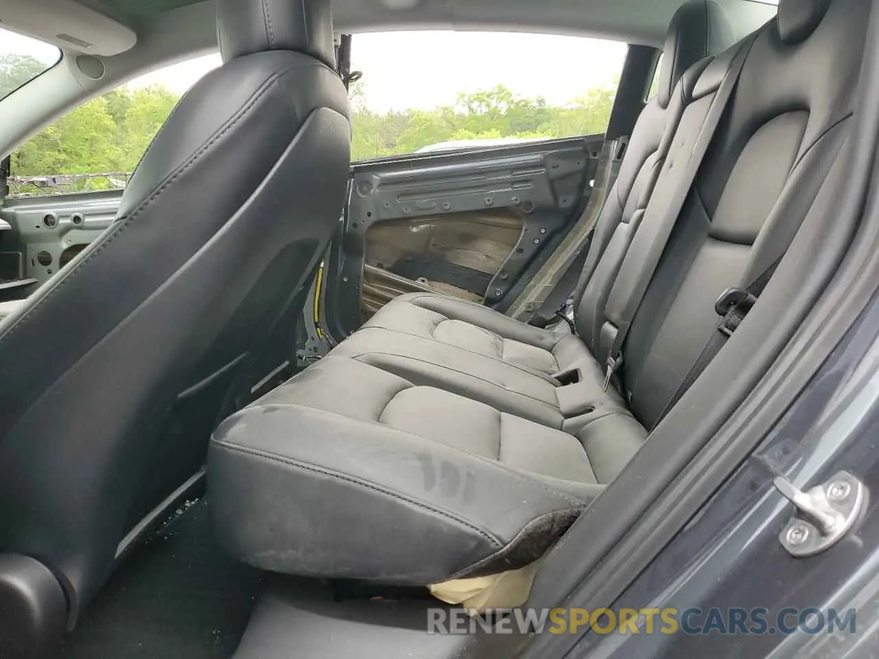10 Photograph of a damaged car 5YJ3E1EC0MF913646 TESLA MODEL 3 2021
