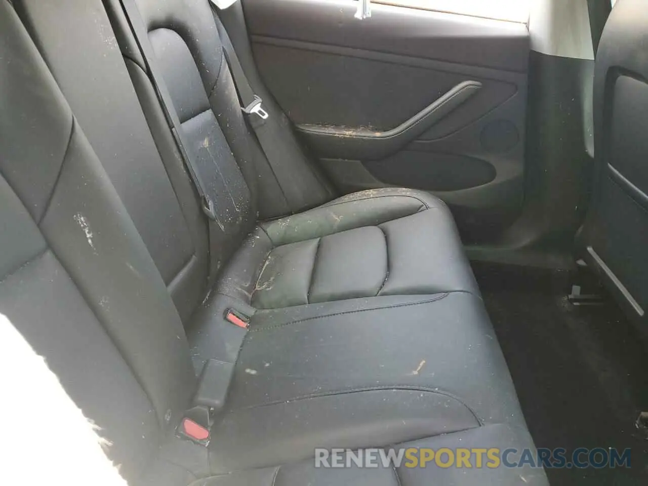 10 Photograph of a damaged car 5YJ3E1EC2MF055810 TESLA MODEL 3 2021