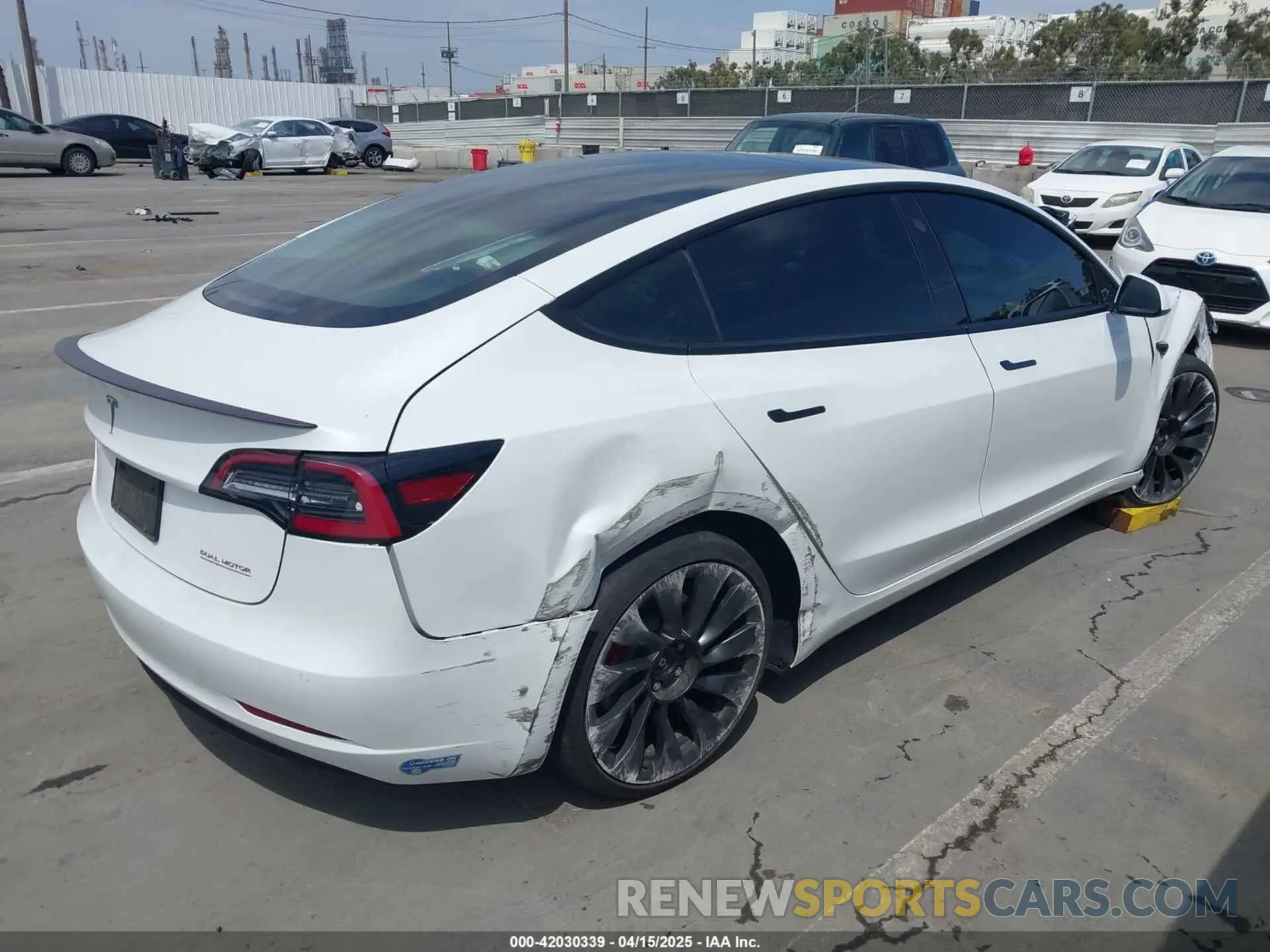 4 Photograph of a damaged car 5YJ3E1EC2MF084594 TESLA MODEL 3 2021