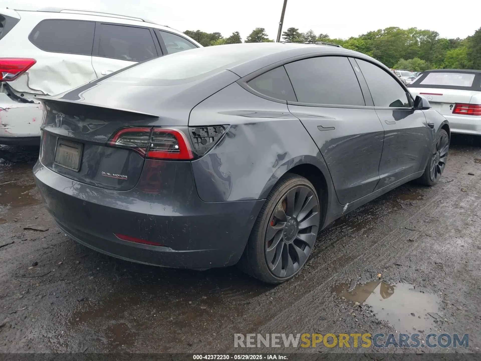 4 Photograph of a damaged car 5YJ3E1EC3MF056187 TESLA MODEL 3 2021