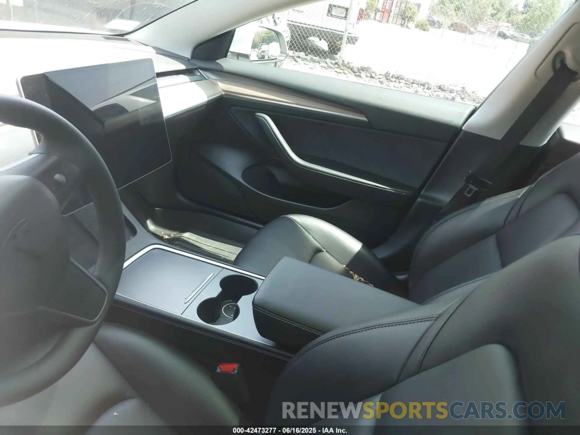 17 Photograph of a damaged car 5YJ3E1EC4MF044601 TESLA MODEL 3 2021