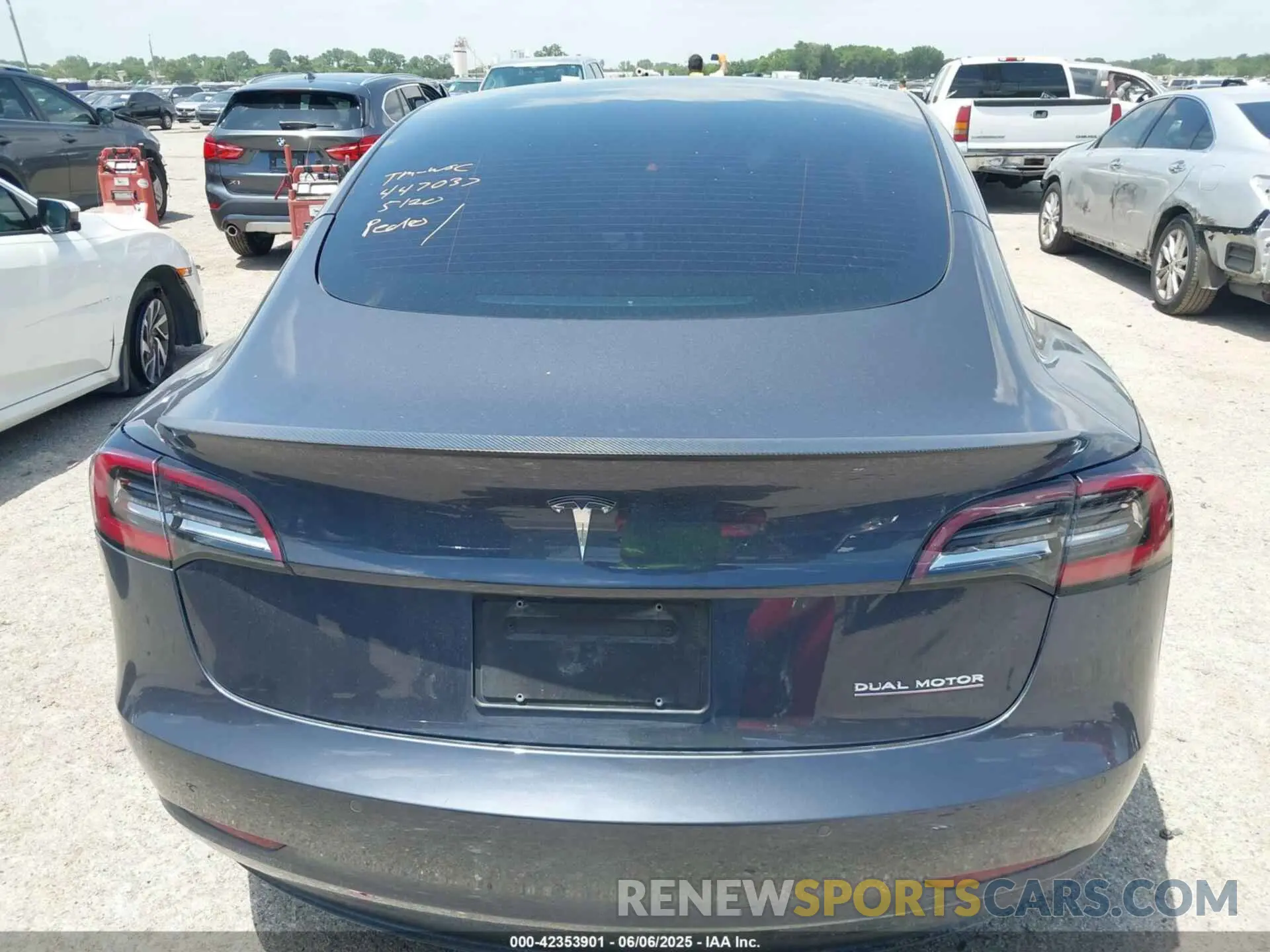 16 Photograph of a damaged car 5YJ3E1EC4MF044808 TESLA MODEL 3 2021