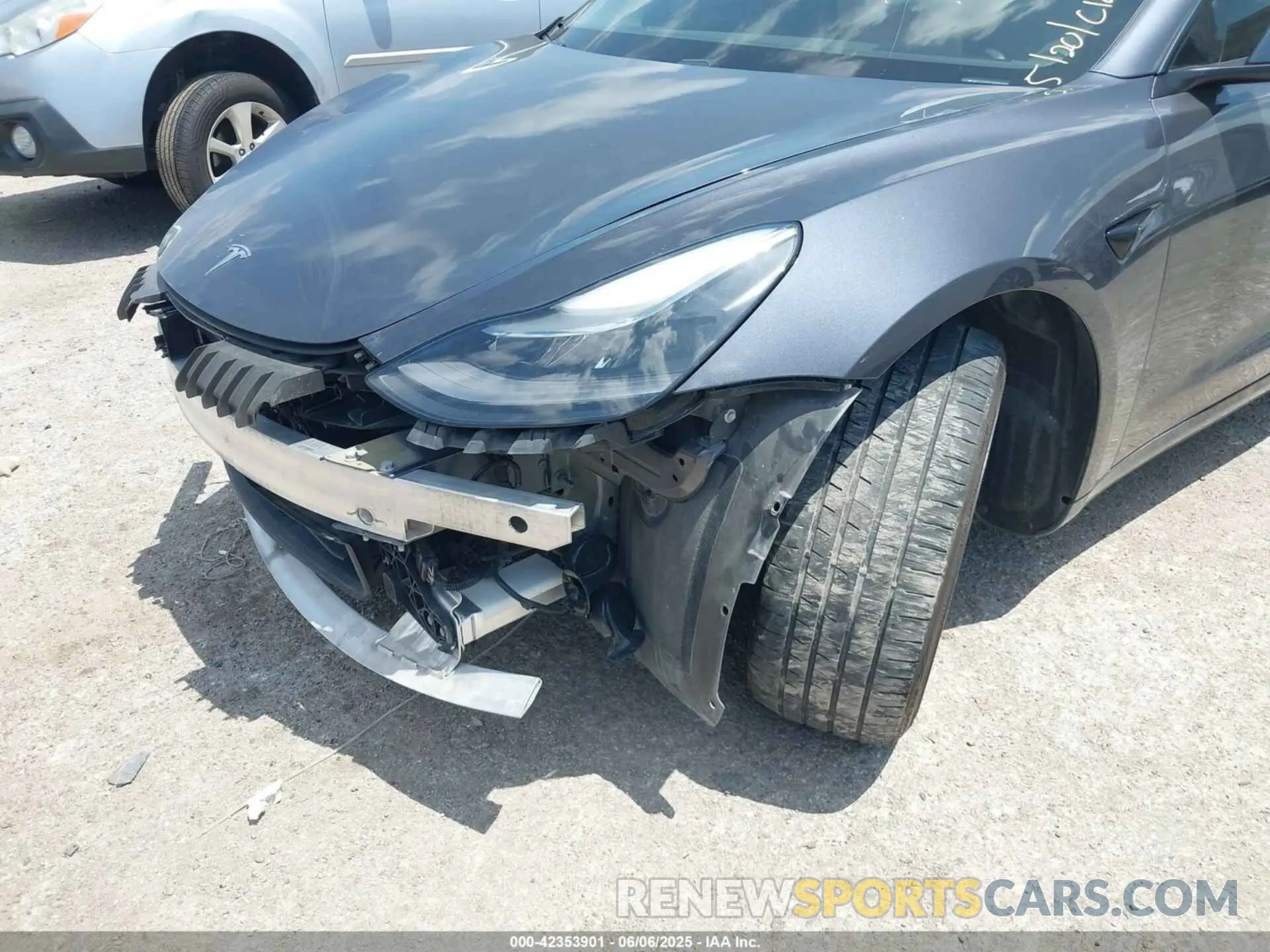 19 Photograph of a damaged car 5YJ3E1EC4MF044808 TESLA MODEL 3 2021