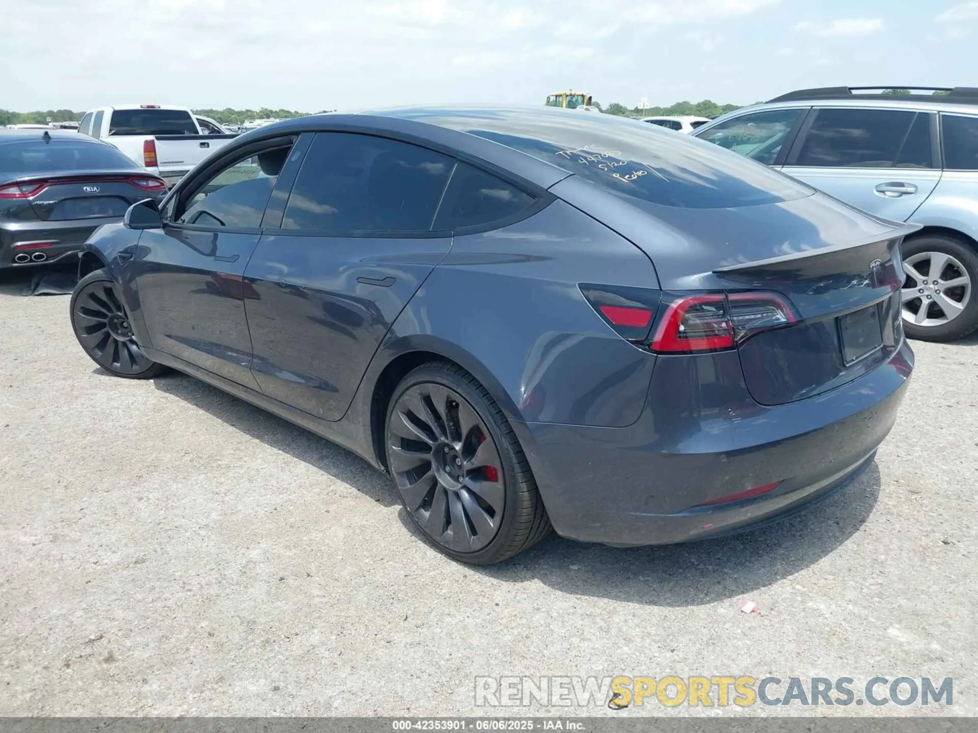 3 Photograph of a damaged car 5YJ3E1EC4MF044808 TESLA MODEL 3 2021