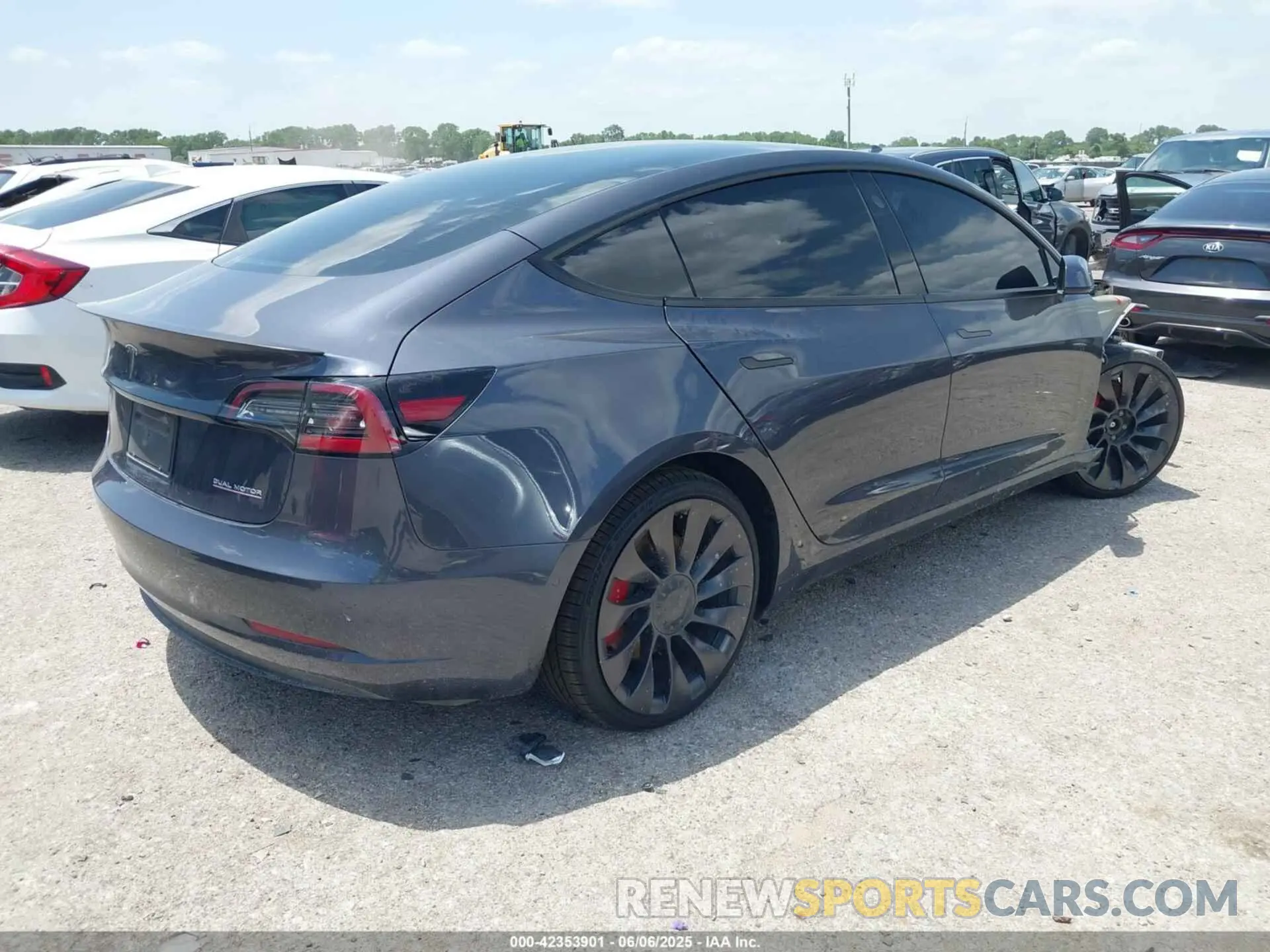 4 Photograph of a damaged car 5YJ3E1EC4MF044808 TESLA MODEL 3 2021