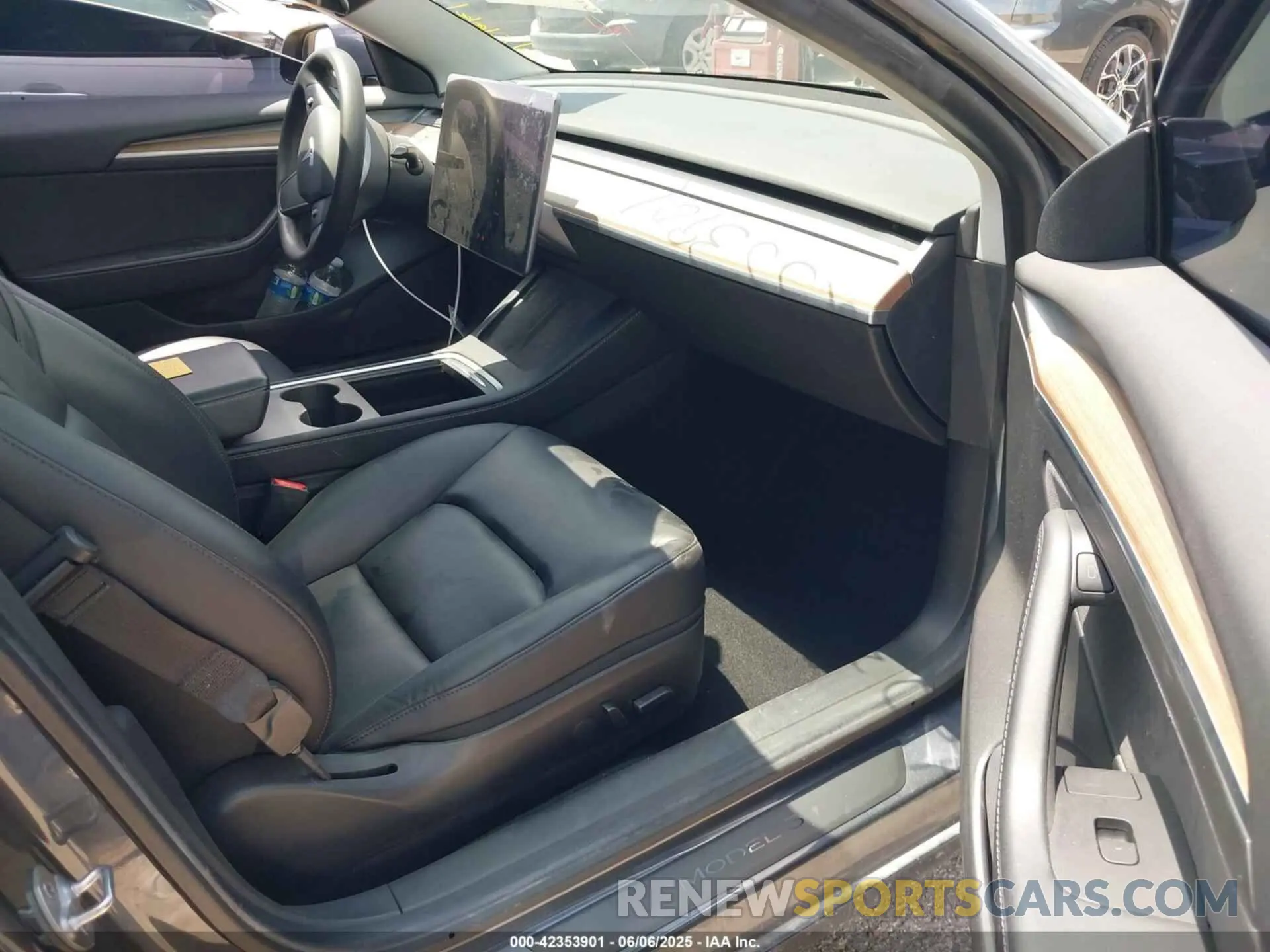5 Photograph of a damaged car 5YJ3E1EC4MF044808 TESLA MODEL 3 2021