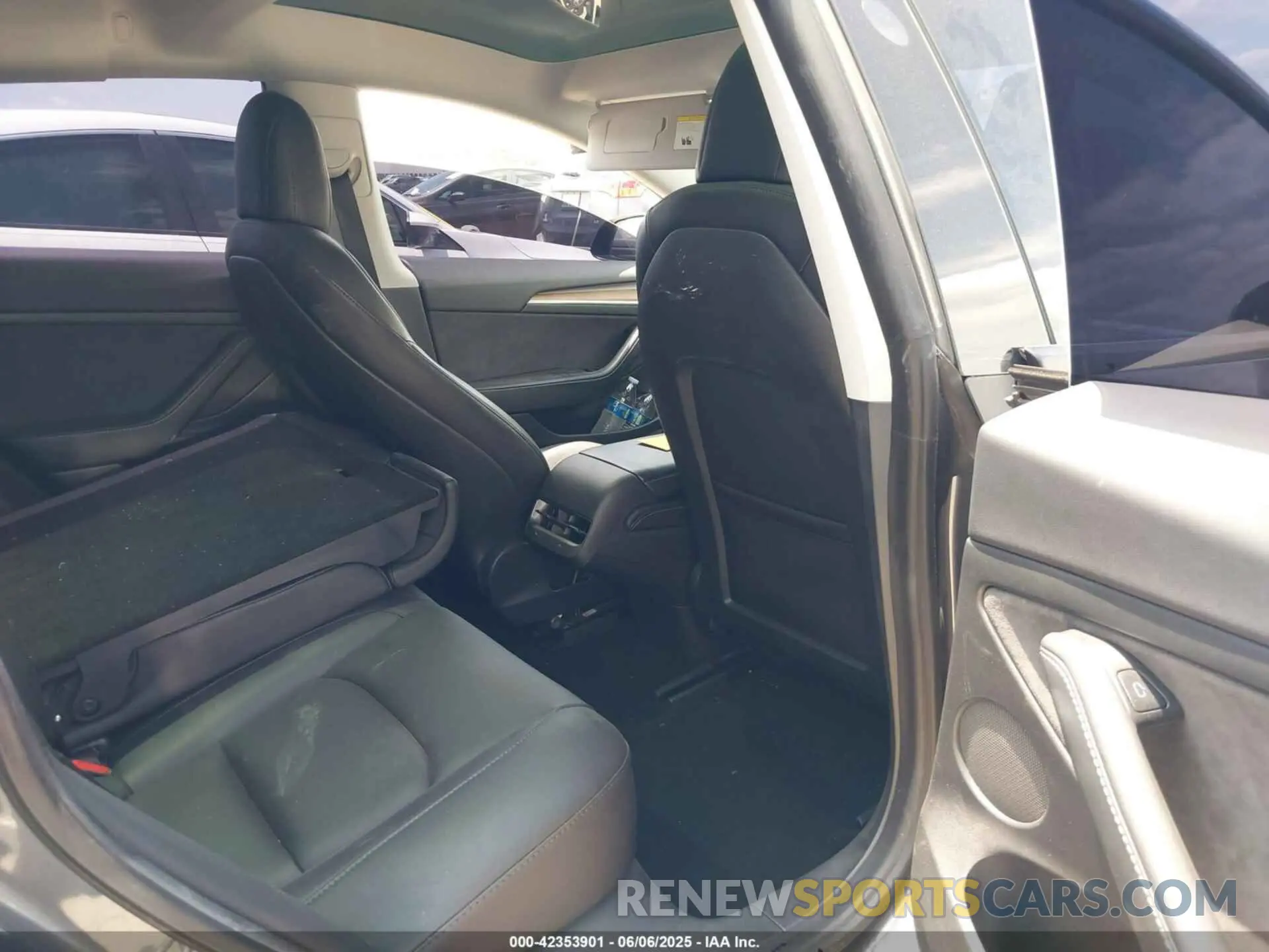 8 Photograph of a damaged car 5YJ3E1EC4MF044808 TESLA MODEL 3 2021