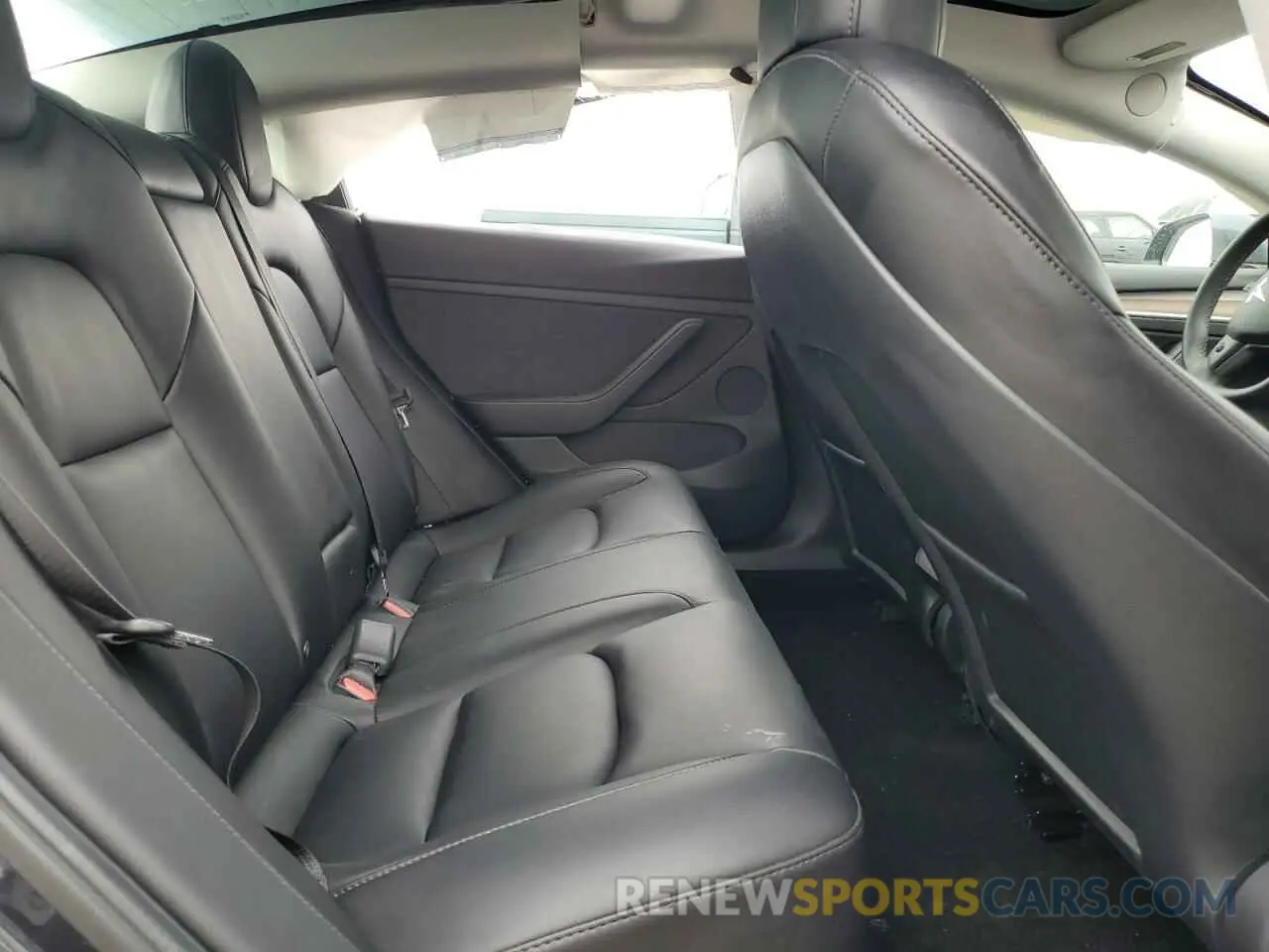 10 Photograph of a damaged car 5YJ3E1EC5MF064890 TESLA MODEL 3 2021