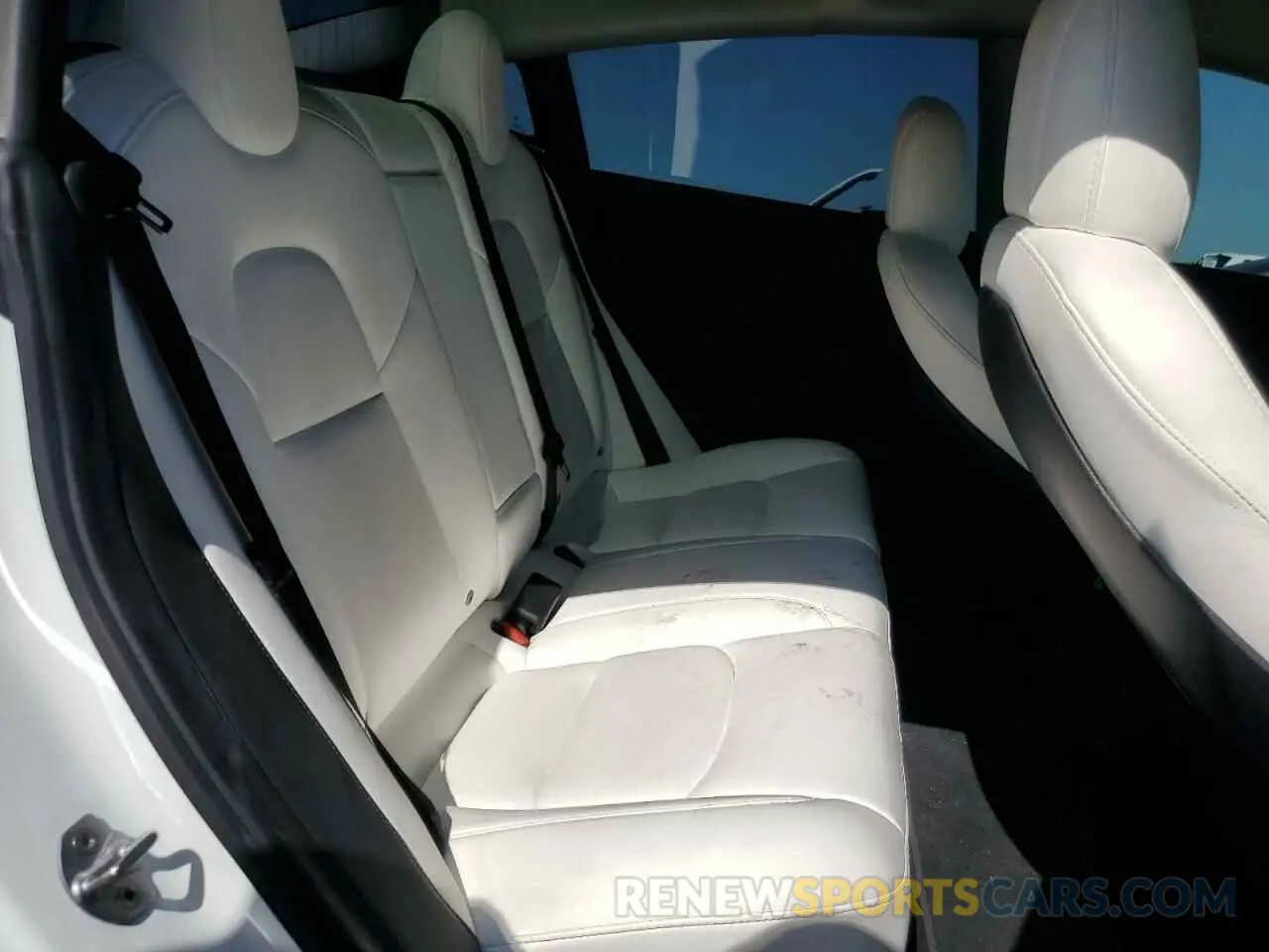 10 Photograph of a damaged car 5YJ3E1EC5MF077493 TESLA MODEL 3 2021