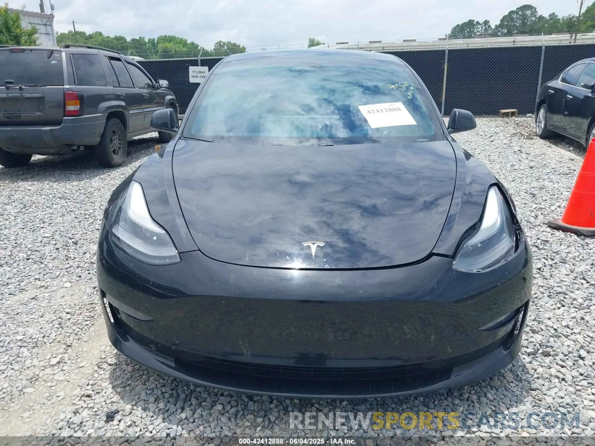 12 Photograph of a damaged car 5YJ3E1EC5MF925422 TESLA MODEL 3 2021