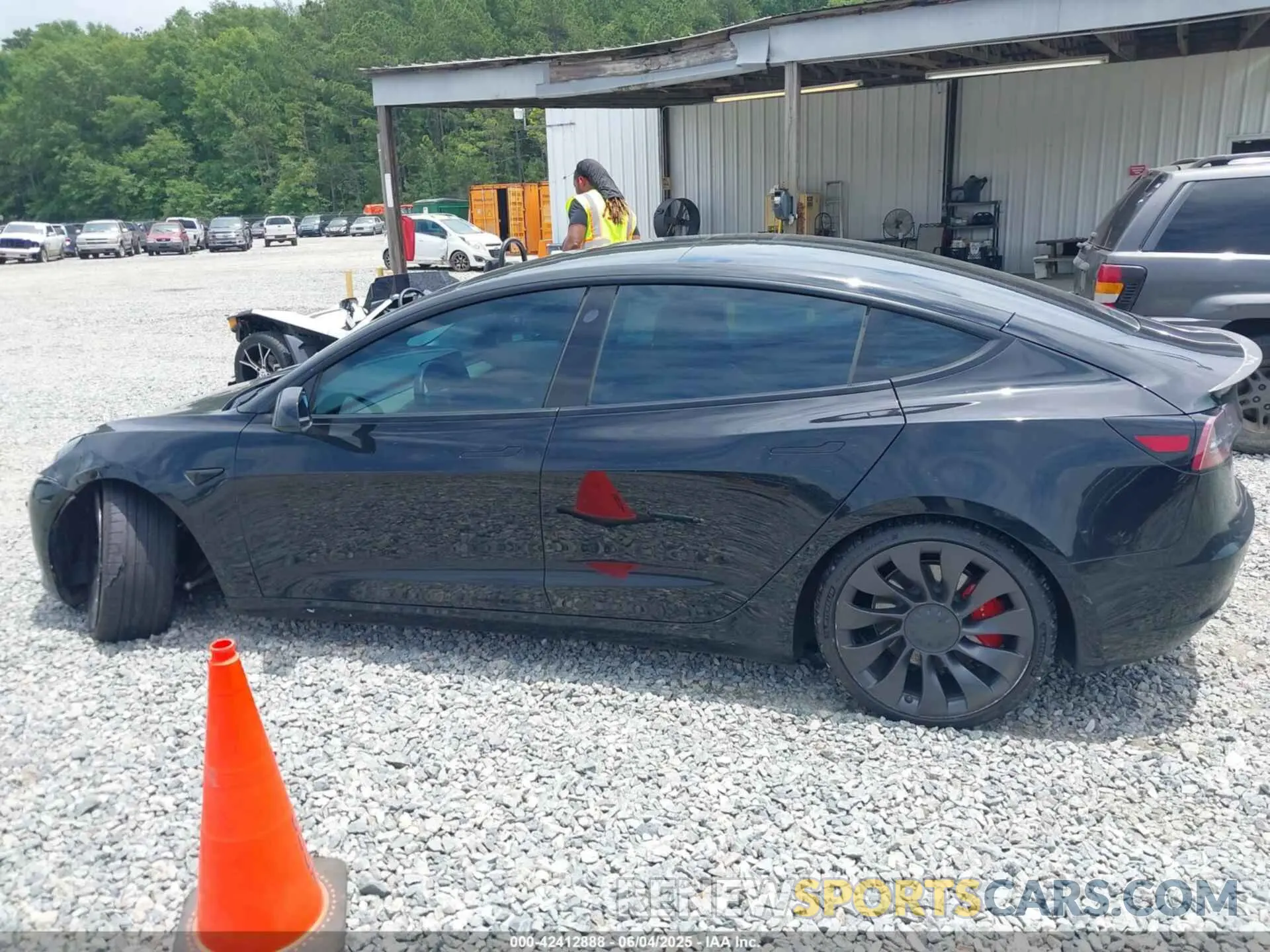 14 Photograph of a damaged car 5YJ3E1EC5MF925422 TESLA MODEL 3 2021