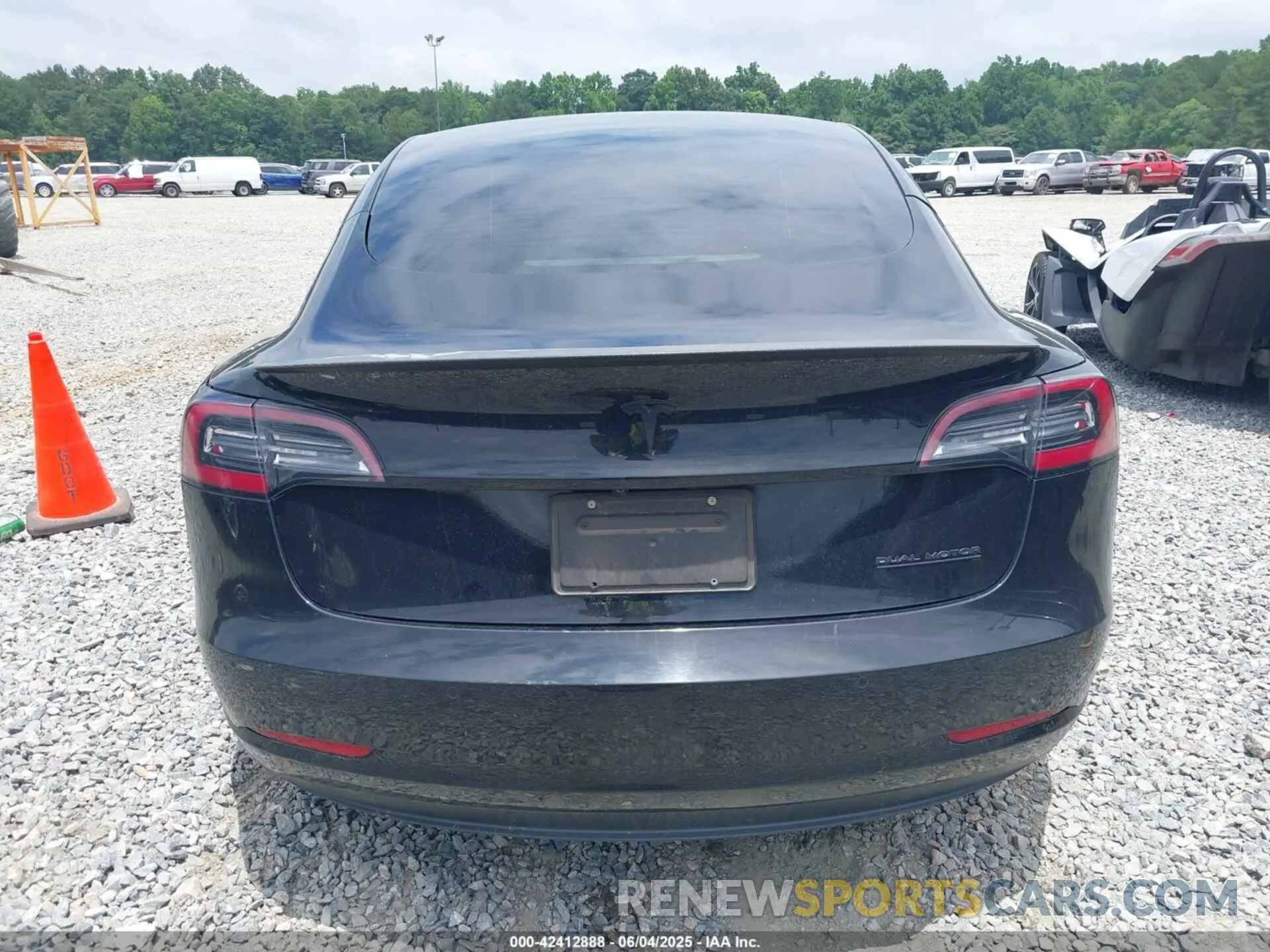 16 Photograph of a damaged car 5YJ3E1EC5MF925422 TESLA MODEL 3 2021