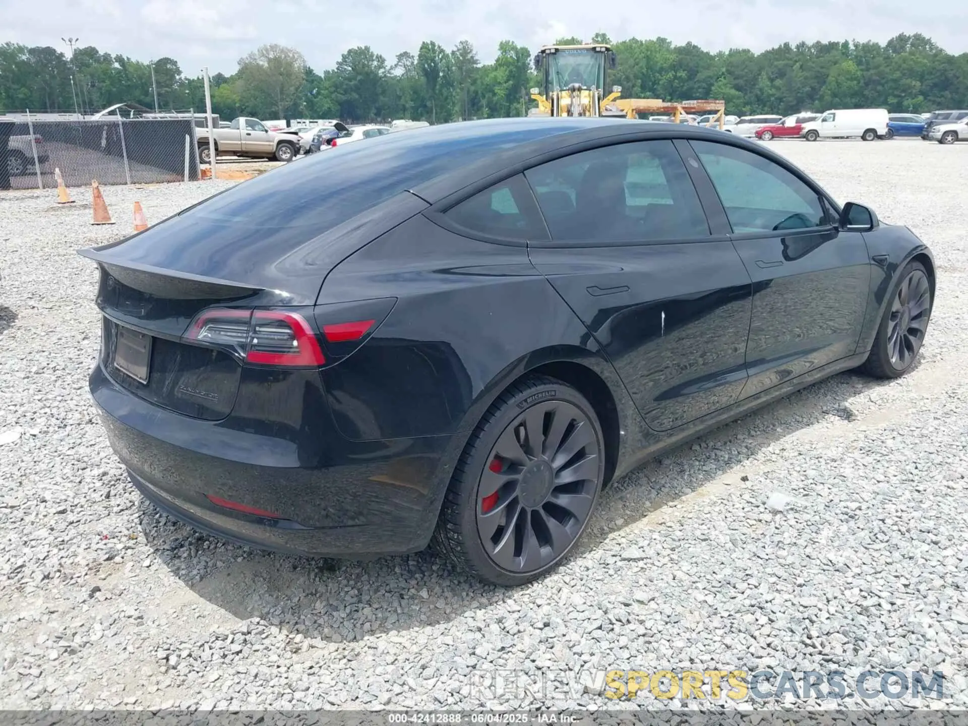4 Photograph of a damaged car 5YJ3E1EC5MF925422 TESLA MODEL 3 2021