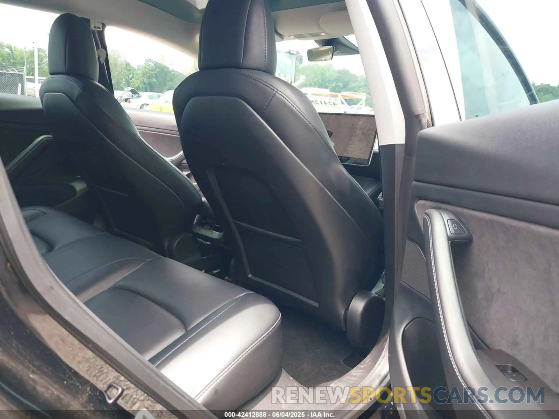 8 Photograph of a damaged car 5YJ3E1EC5MF925422 TESLA MODEL 3 2021