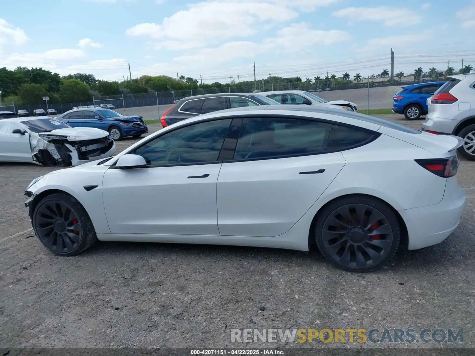 14 Photograph of a damaged car 5YJ3E1EC5MF984891 TESLA MODEL 3 2021