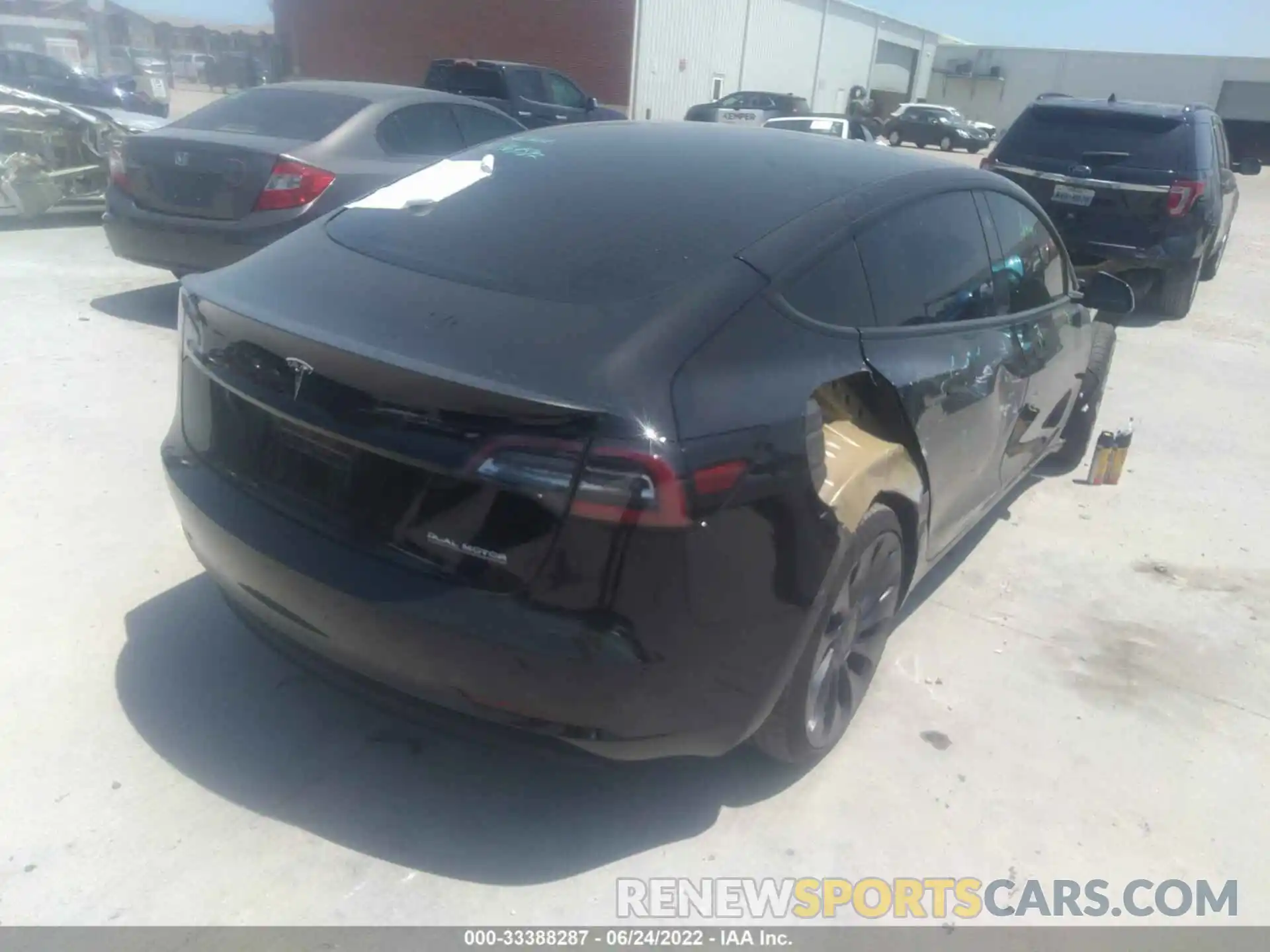 4 Photograph of a damaged car 5YJ3E1EC6MF984527 TESLA MODEL 3 2021