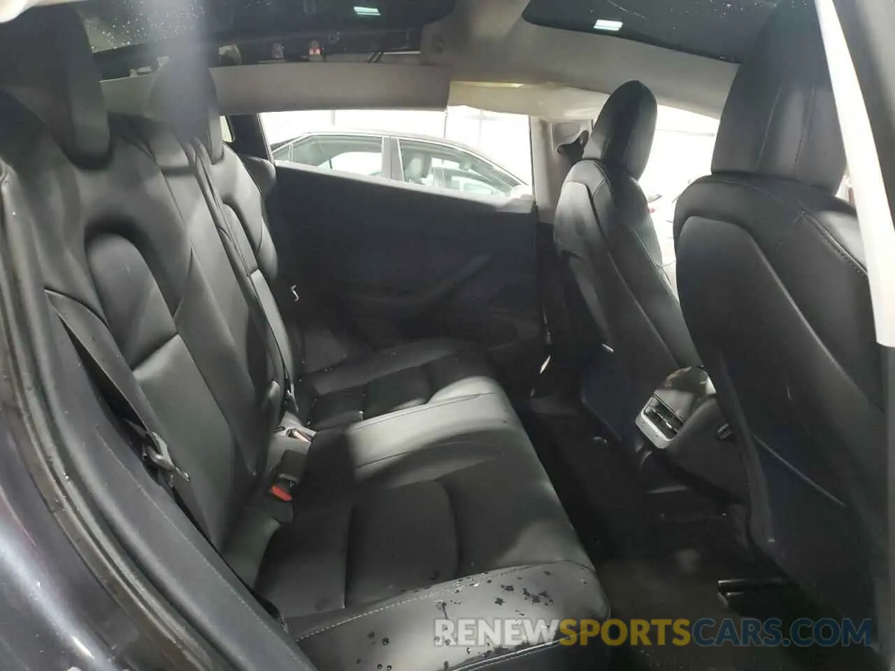 11 Photograph of a damaged car 5YJ3E1EC8MF860680 TESLA MODEL 3 2021
