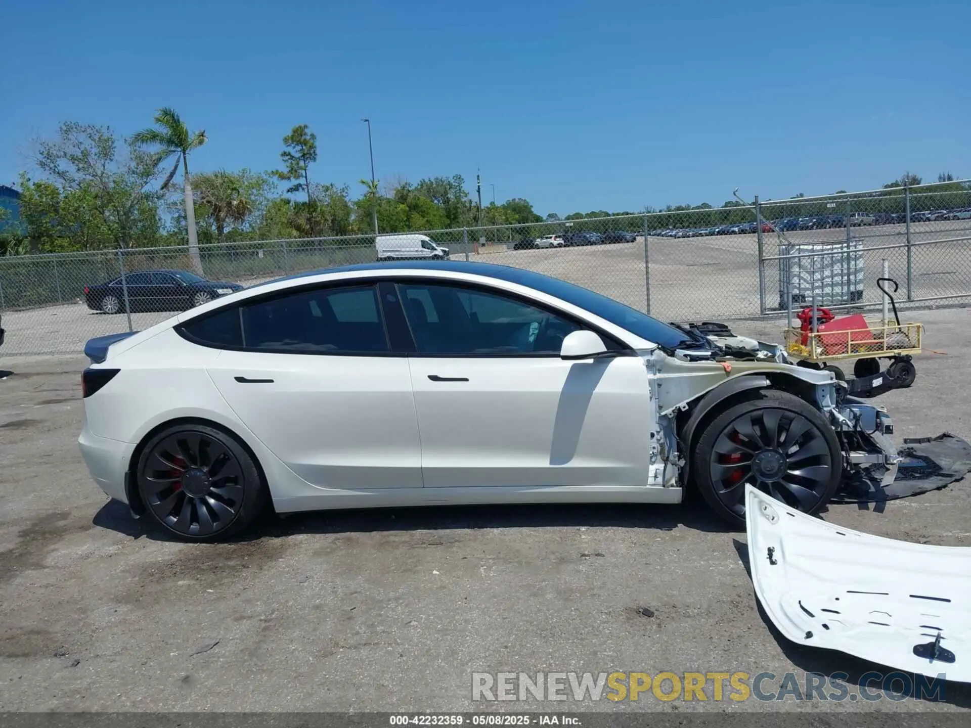 14 Photograph of a damaged car 5YJ3E1EC8MF984920 TESLA MODEL 3 2021