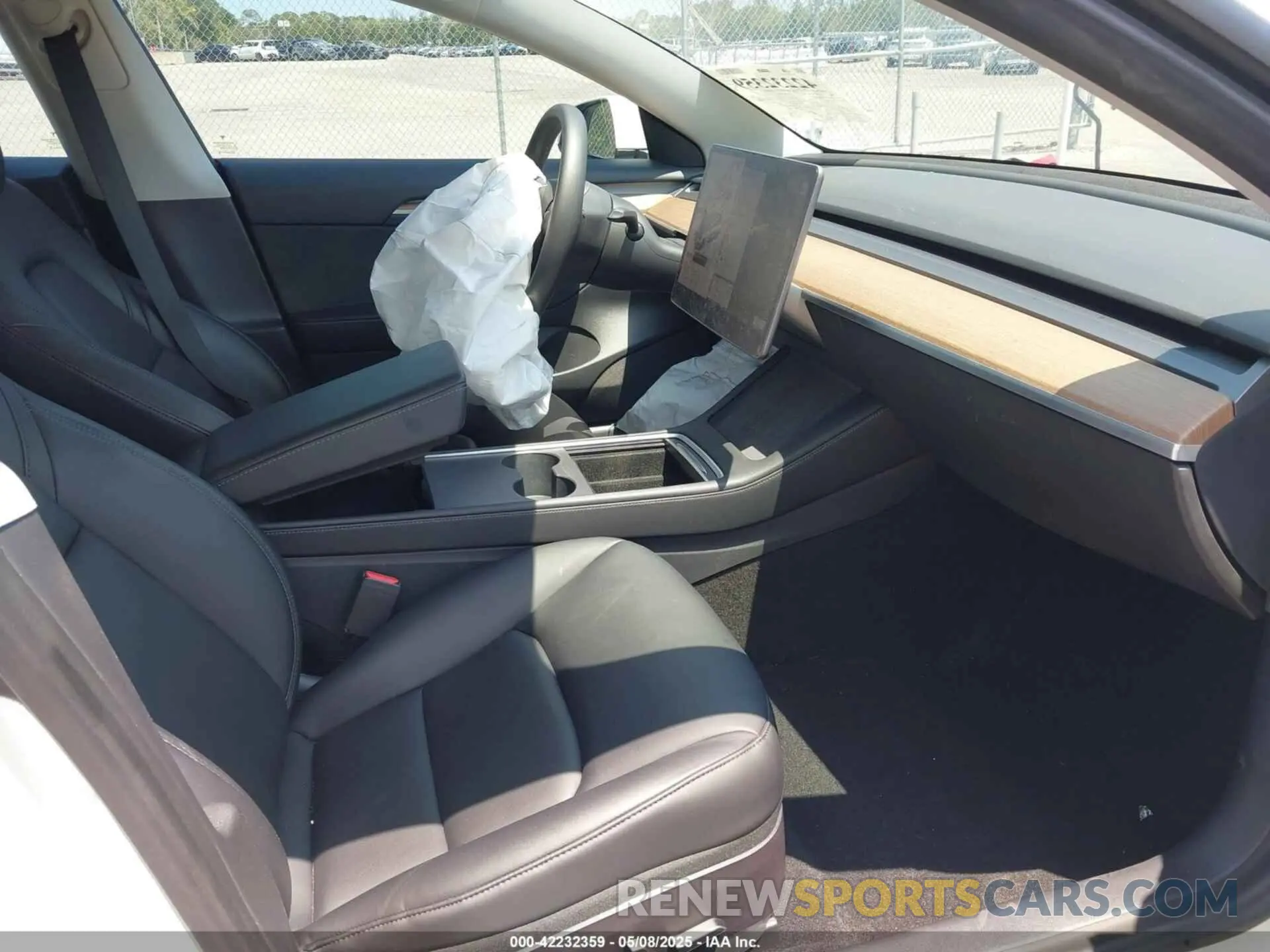 5 Photograph of a damaged car 5YJ3E1EC8MF984920 TESLA MODEL 3 2021