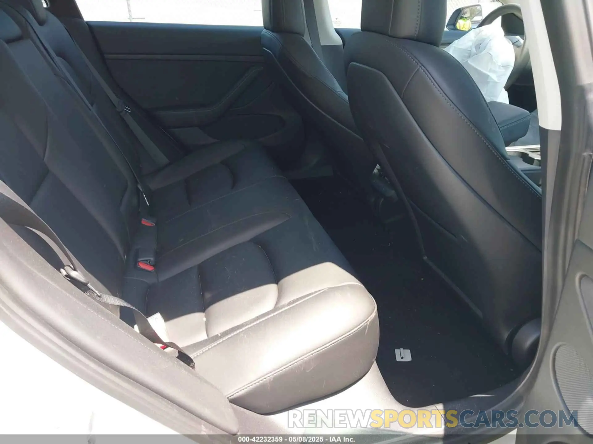 8 Photograph of a damaged car 5YJ3E1EC8MF984920 TESLA MODEL 3 2021