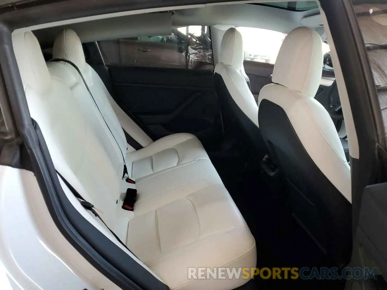 10 Photograph of a damaged car 5YJ3E1EC9MF062673 TESLA MODEL 3 2021