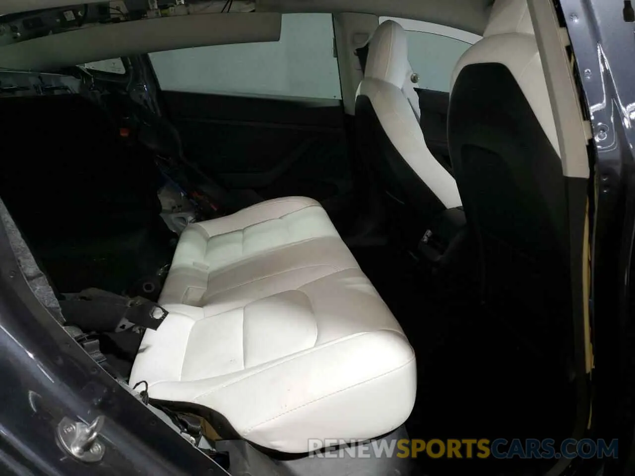 10 Photograph of a damaged car 5YJ3E1EC9MF093700 TESLA MODEL 3 2021