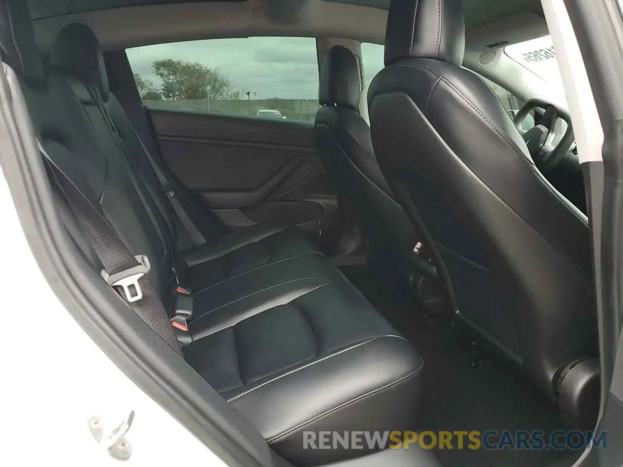 10 Photograph of a damaged car 5YJ3E1EC9MF935905 TESLA MODEL 3 2021