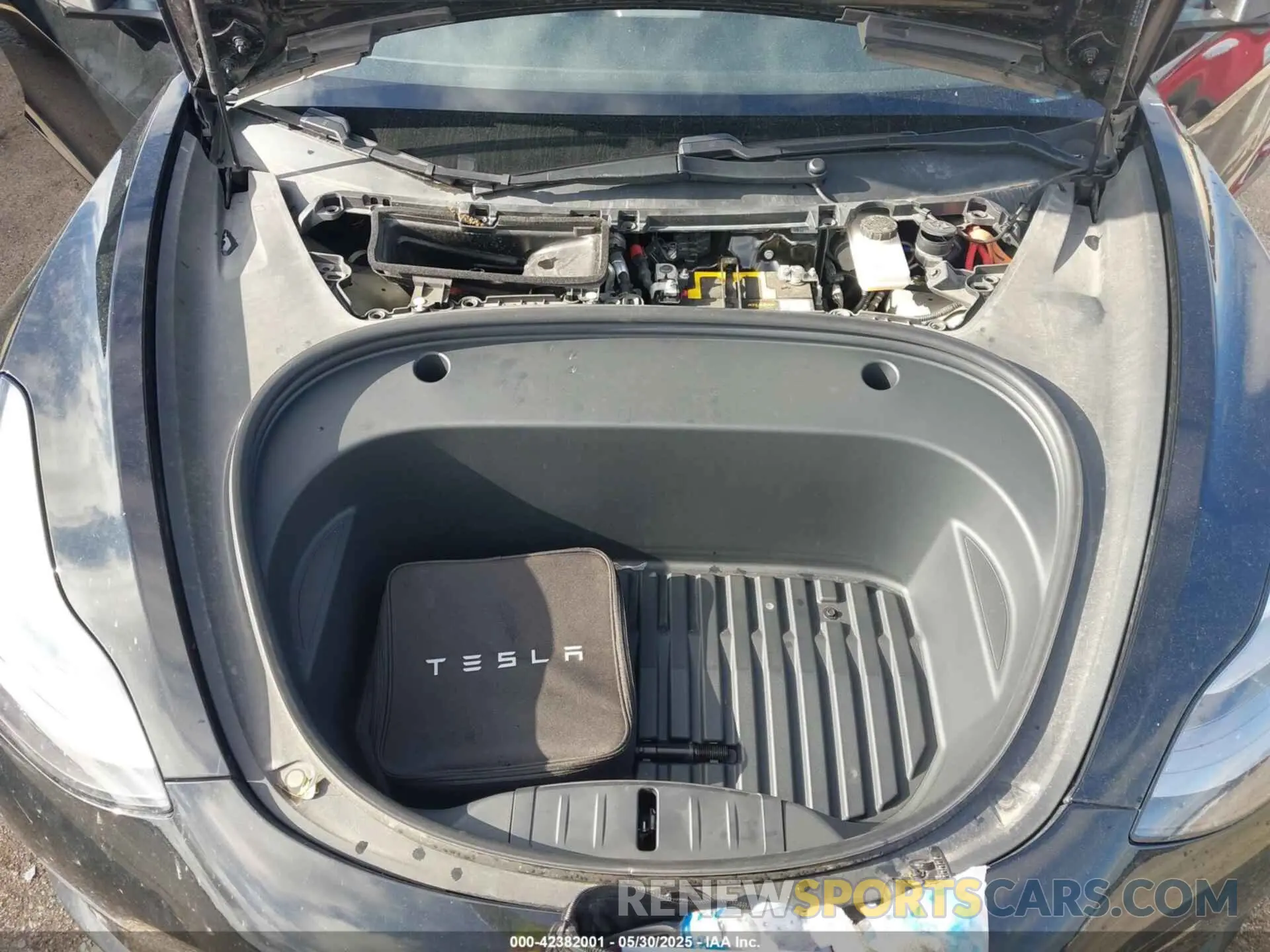 10 Photograph of a damaged car 5YJ3E1ECXMF060365 TESLA MODEL 3 2021