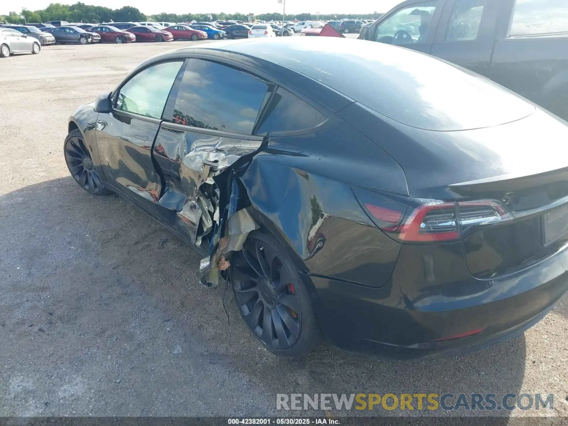 18 Photograph of a damaged car 5YJ3E1ECXMF060365 TESLA MODEL 3 2021