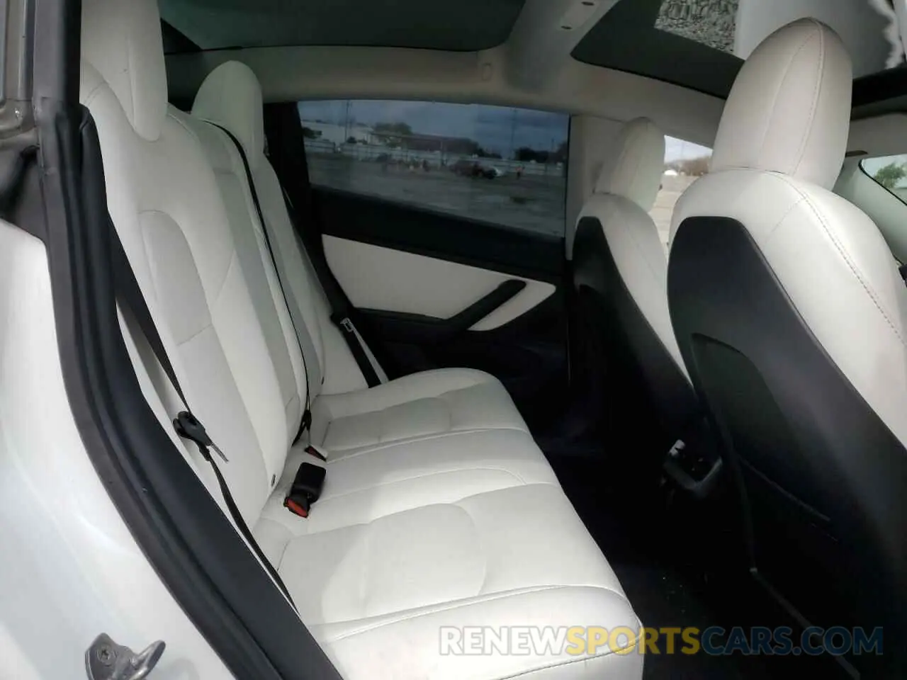 10 Photograph of a damaged car 5YJ3E1ECXMF936349 TESLA MODEL 3 2021