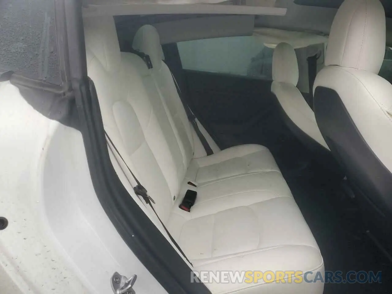 10 Photograph of a damaged car 5YJ3E1ECXMF984417 TESLA MODEL 3 2021