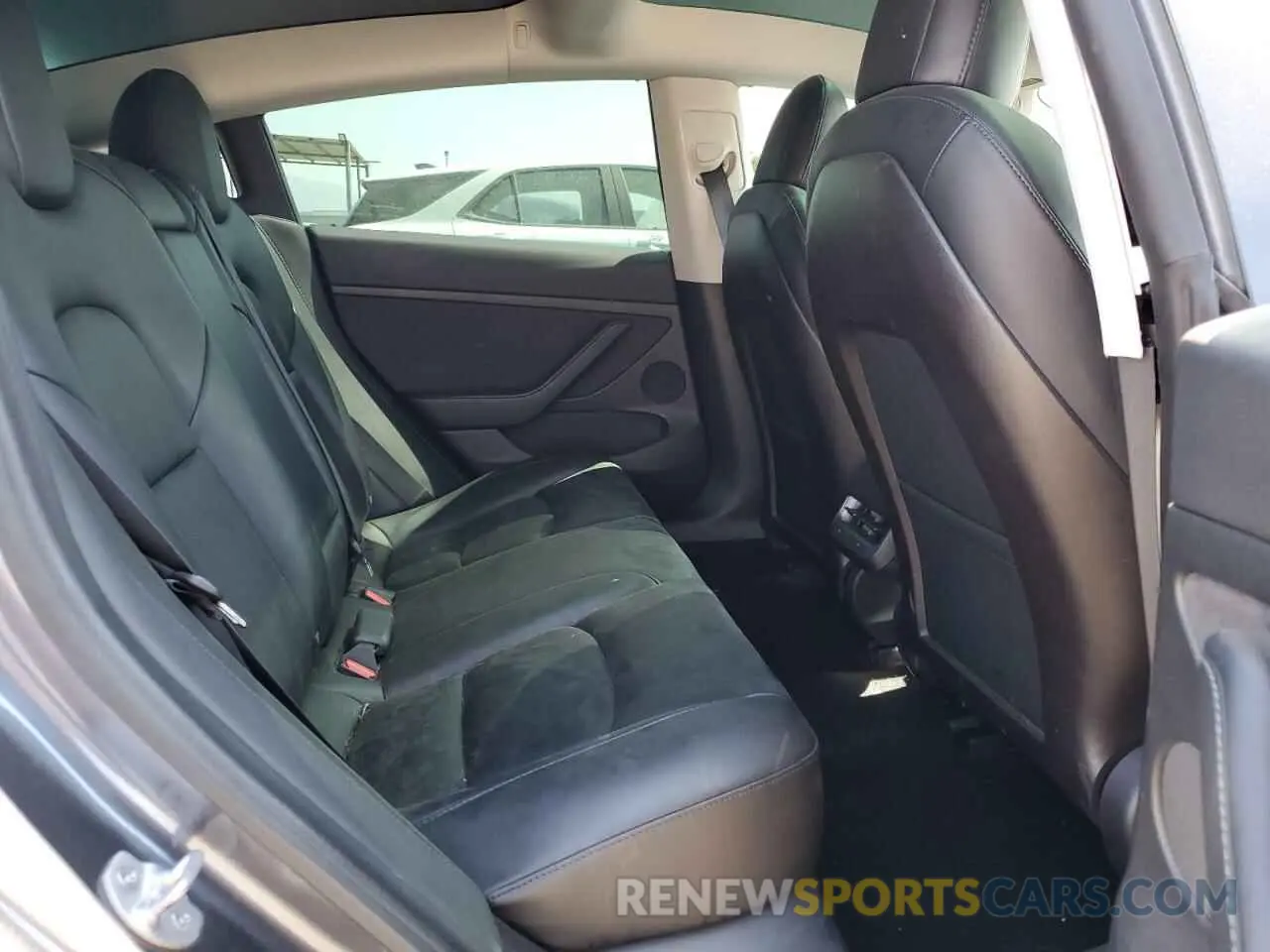 10 Photograph of a damaged car 5YJ3E1ECXMF997085 TESLA MODEL 3 2021