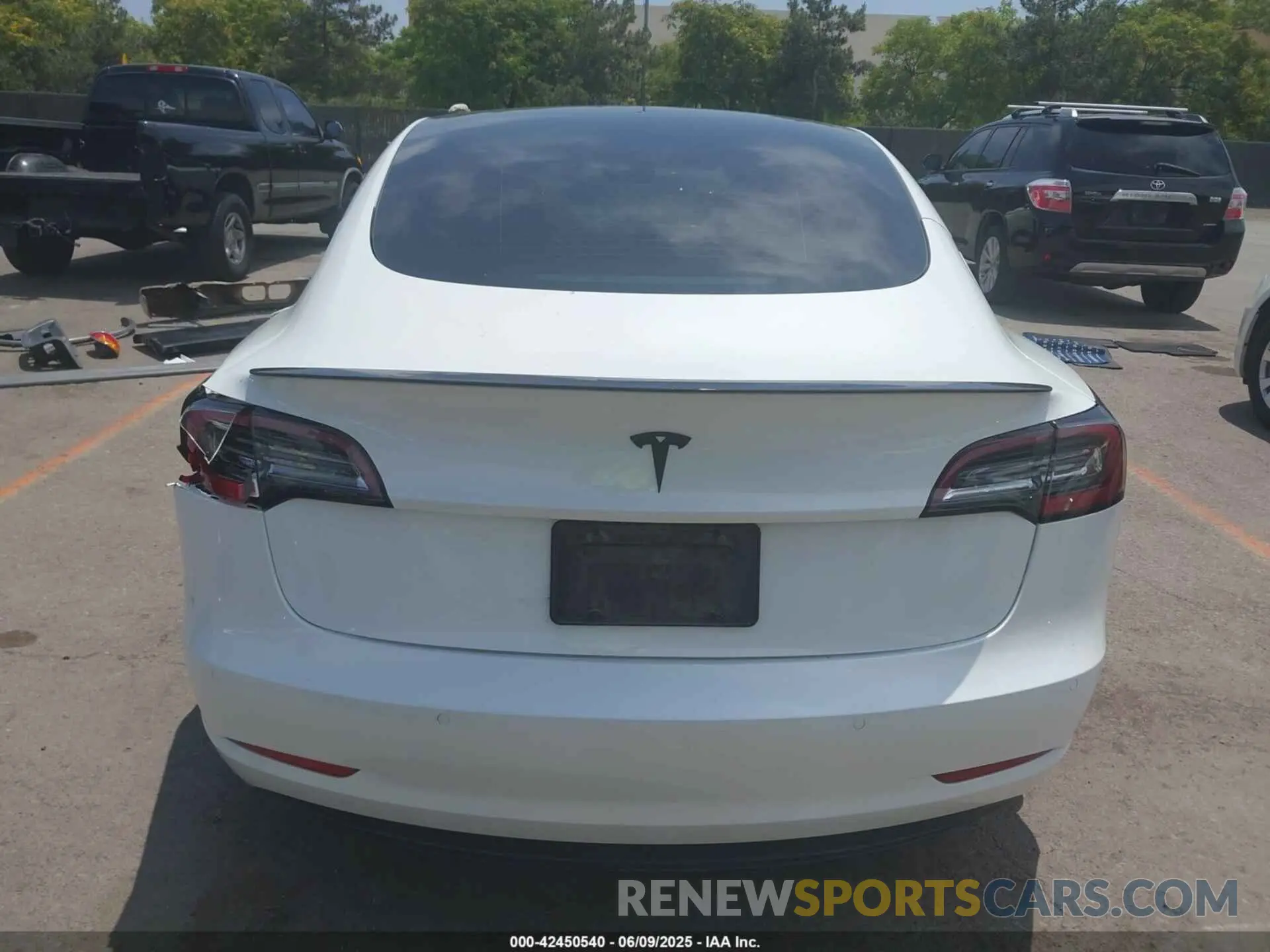 16 Photograph of a damaged car 5YJ3E1EA0NF102851 TESLA MODEL 3 2022