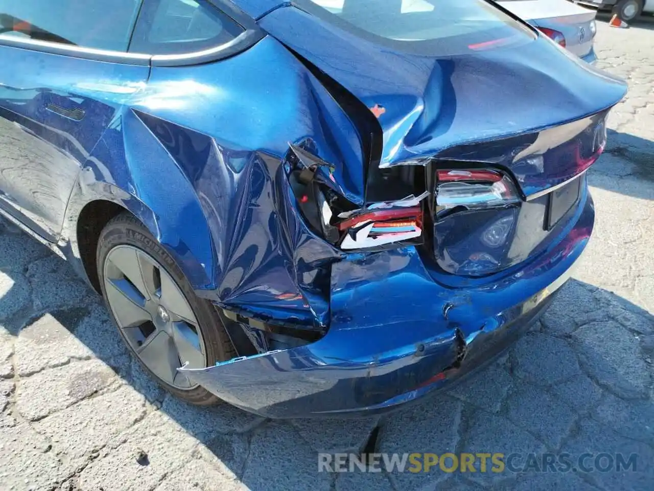 9 Photograph of a damaged car 5YJ3E1EA0NF148163 TESLA MODEL 3 2022