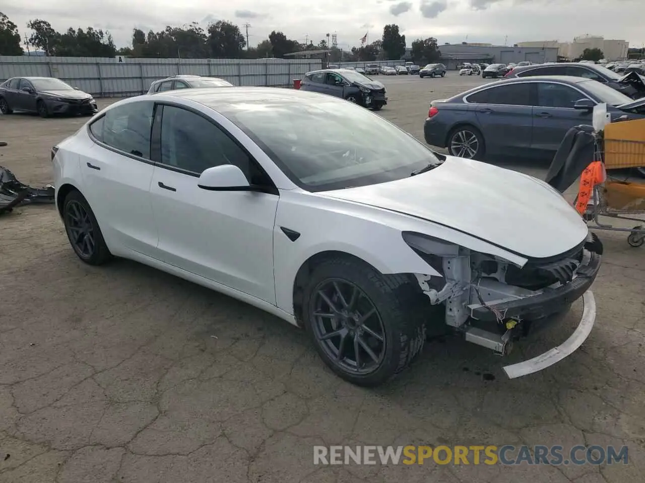 4 Photograph of a damaged car 5YJ3E1EA0NF160989 TESLA MODEL 3 2022