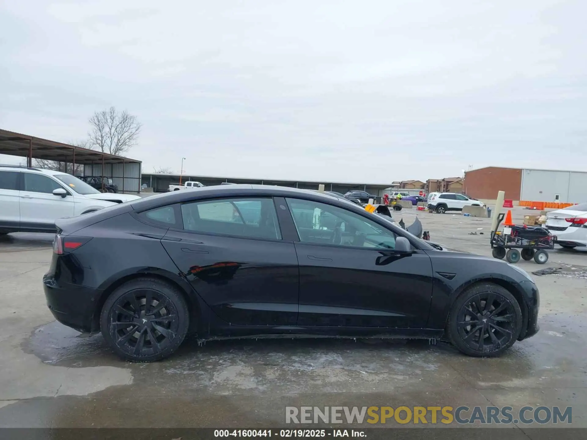 12 Photograph of a damaged car 5YJ3E1EA0NF191336 TESLA MODEL 3 2022