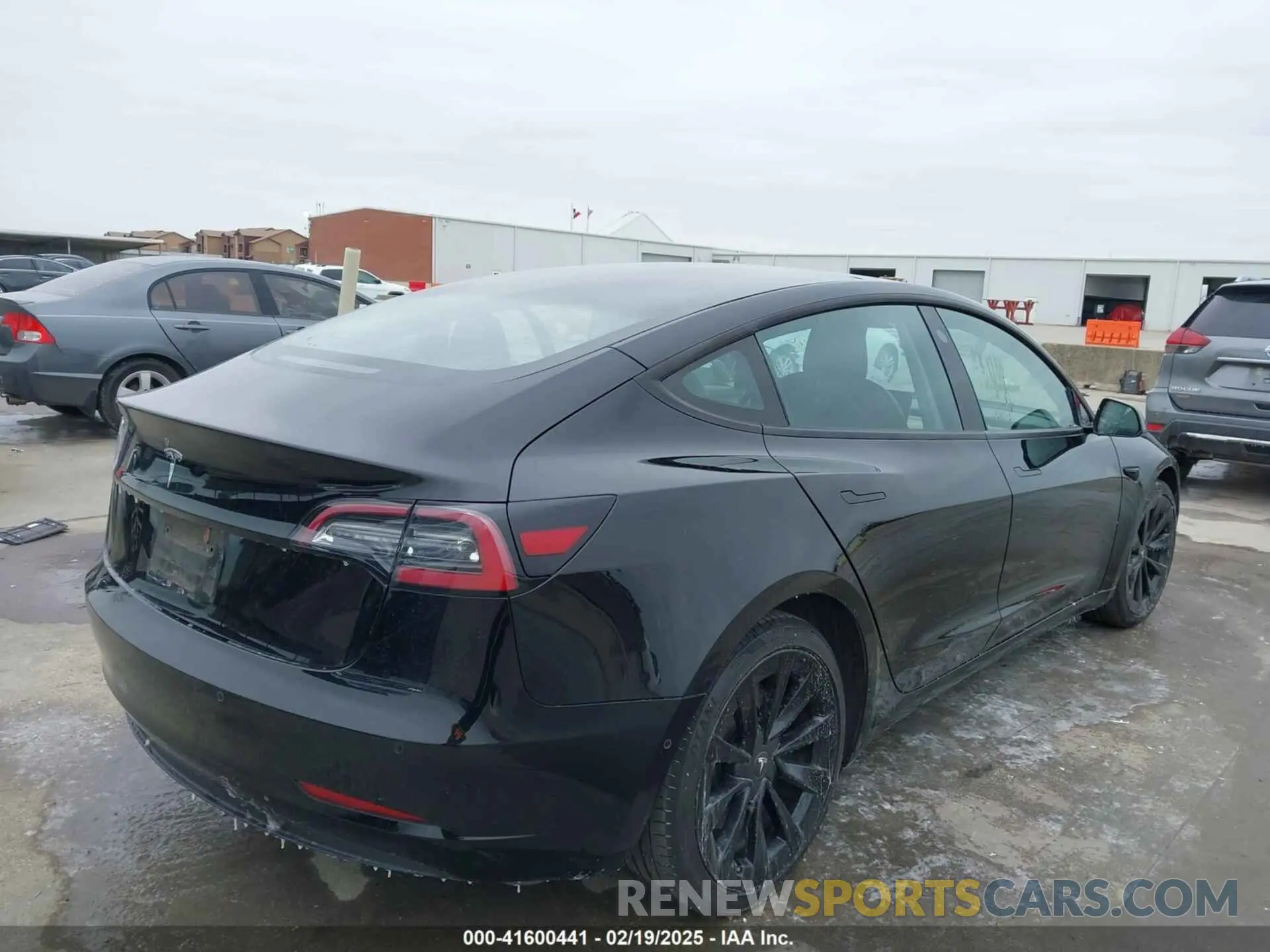 4 Photograph of a damaged car 5YJ3E1EA0NF191336 TESLA MODEL 3 2022