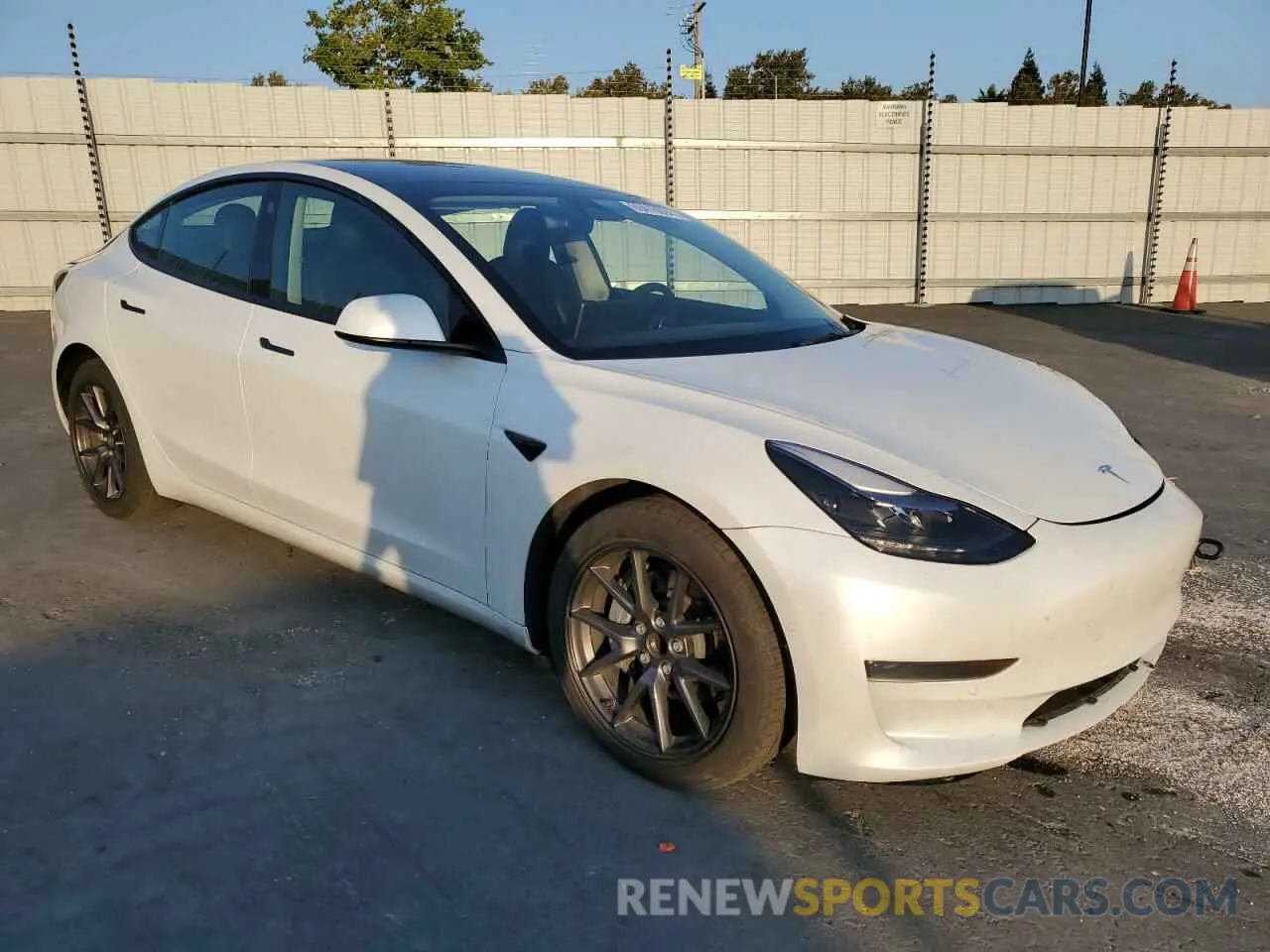 4 Photograph of a damaged car 5YJ3E1EA0NF197105 TESLA MODEL 3 2022