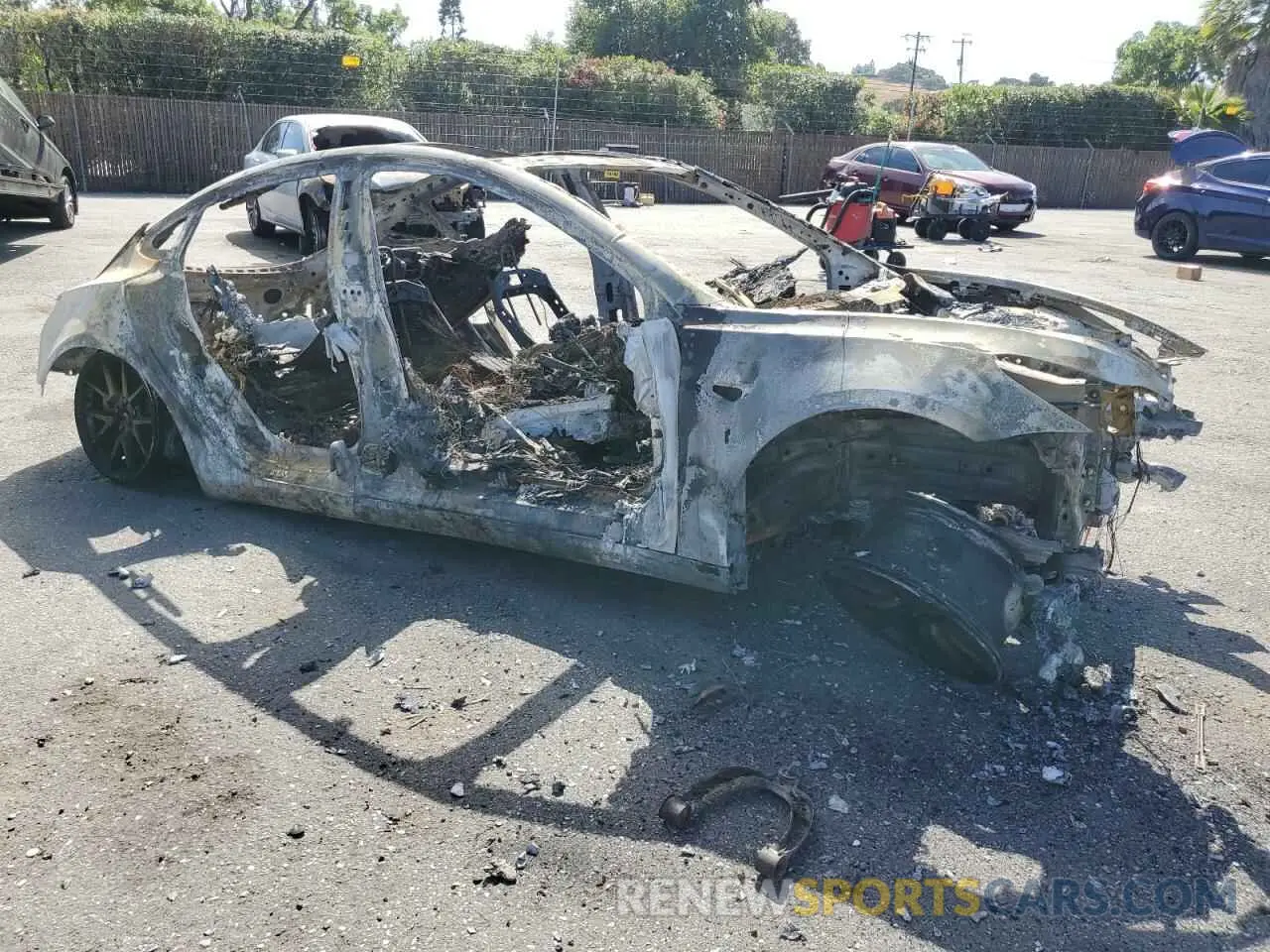4 Photograph of a damaged car 5YJ3E1EA0NF200861 TESLA MODEL 3 2022