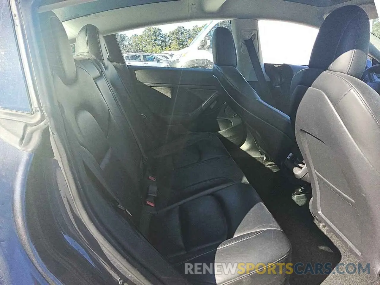 10 Photograph of a damaged car 5YJ3E1EA0NF286415 TESLA MODEL 3 2022
