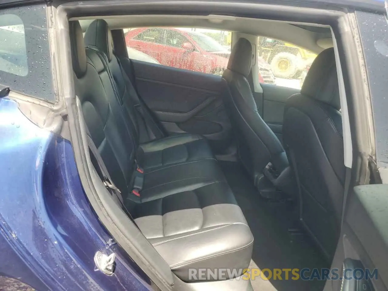 10 Photograph of a damaged car 5YJ3E1EA0NF304492 TESLA MODEL 3 2022
